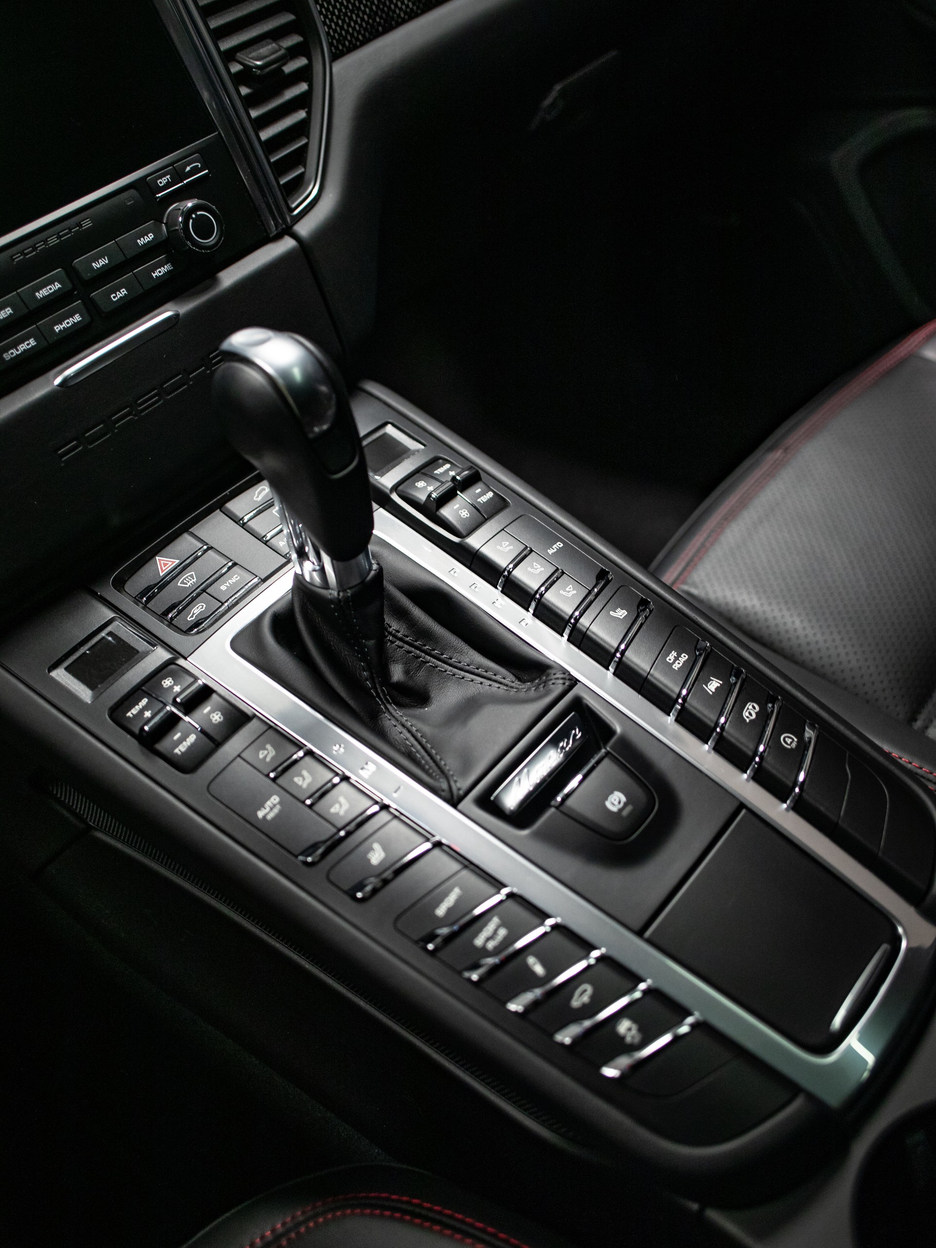 PORSCHE Macan GTS PDK-image-17