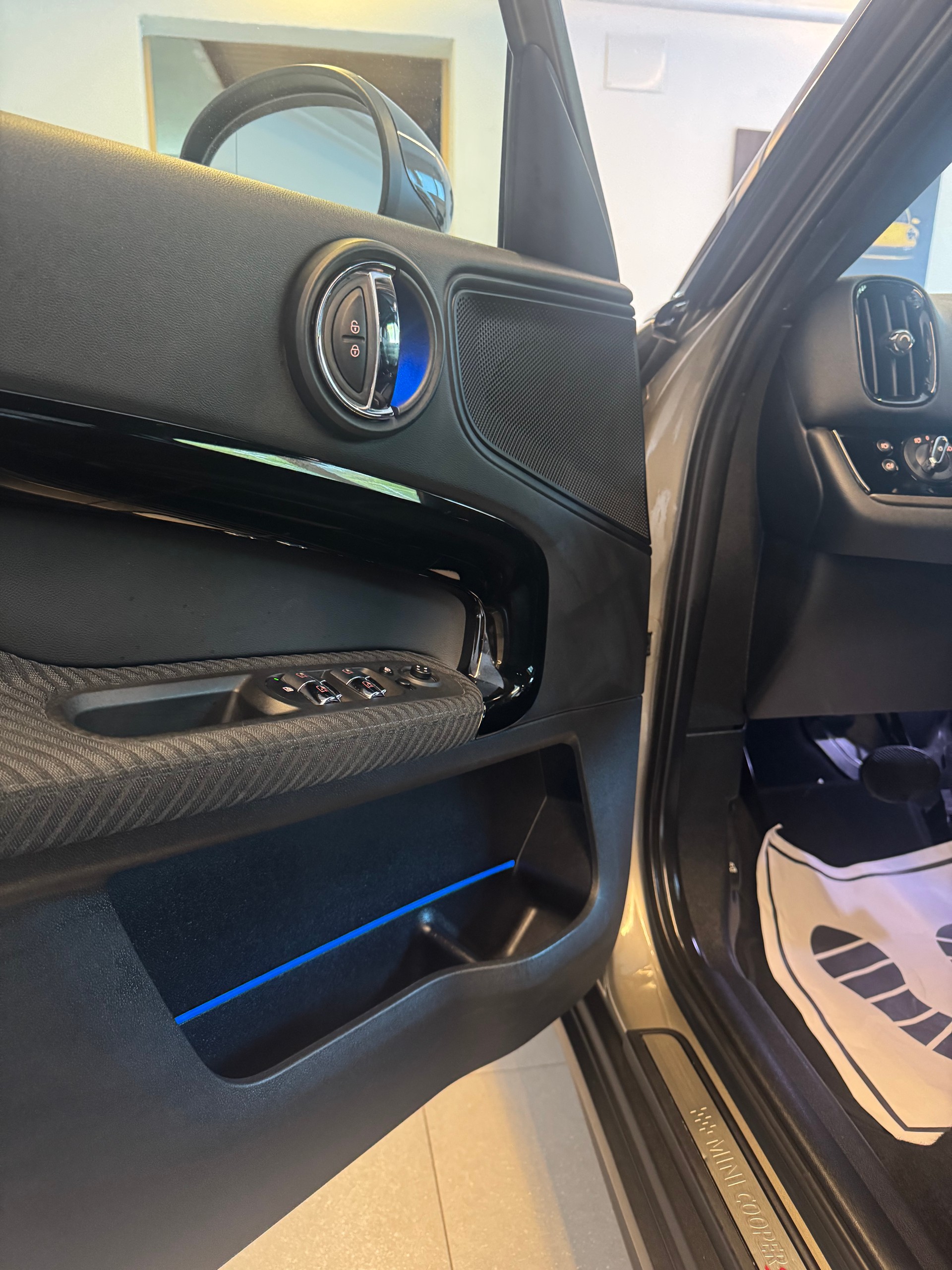 MINI Countryman Cooper S ALL4 Steptronic *CH-Fahrzeug*-image-17