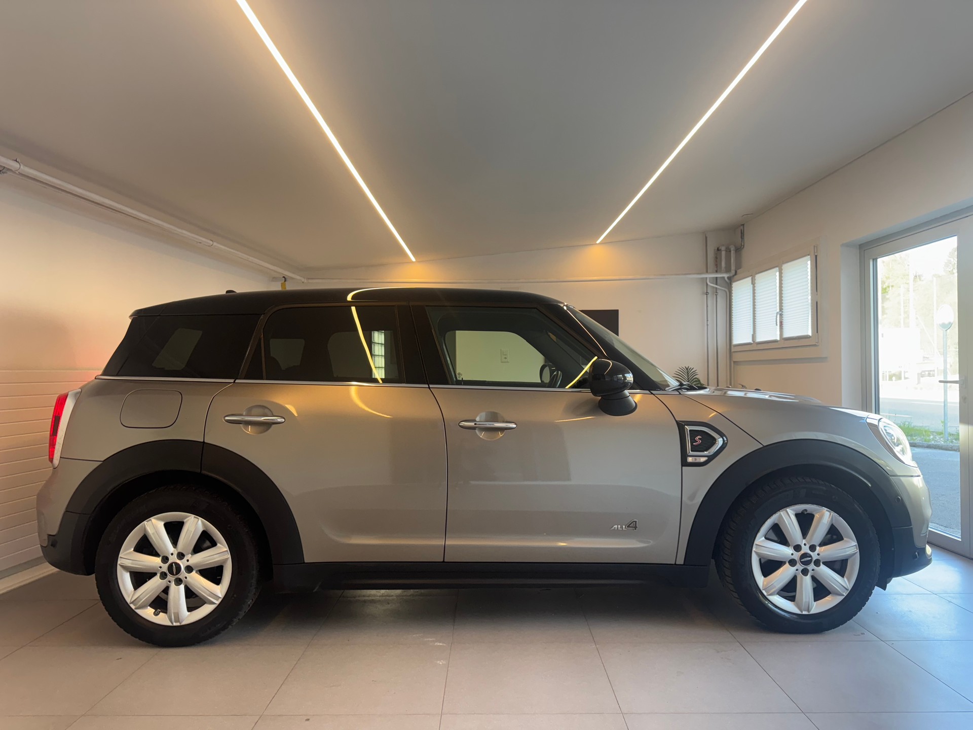 MINI Countryman Cooper S ALL4 Steptronic *CH-Fahrzeug*-image-6