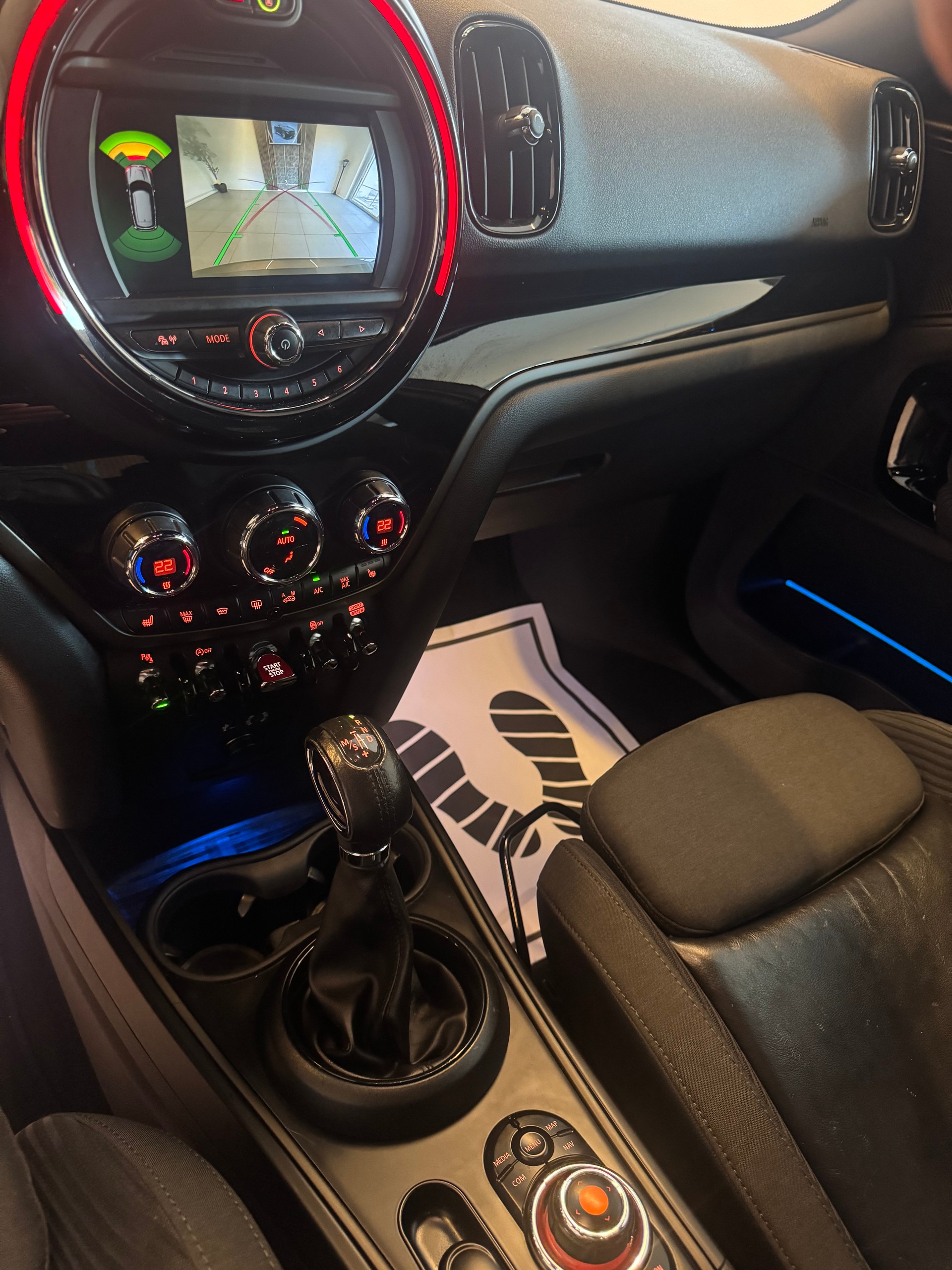 MINI Countryman Cooper S ALL4 Steptronic *CH-Fahrzeug*-image-14