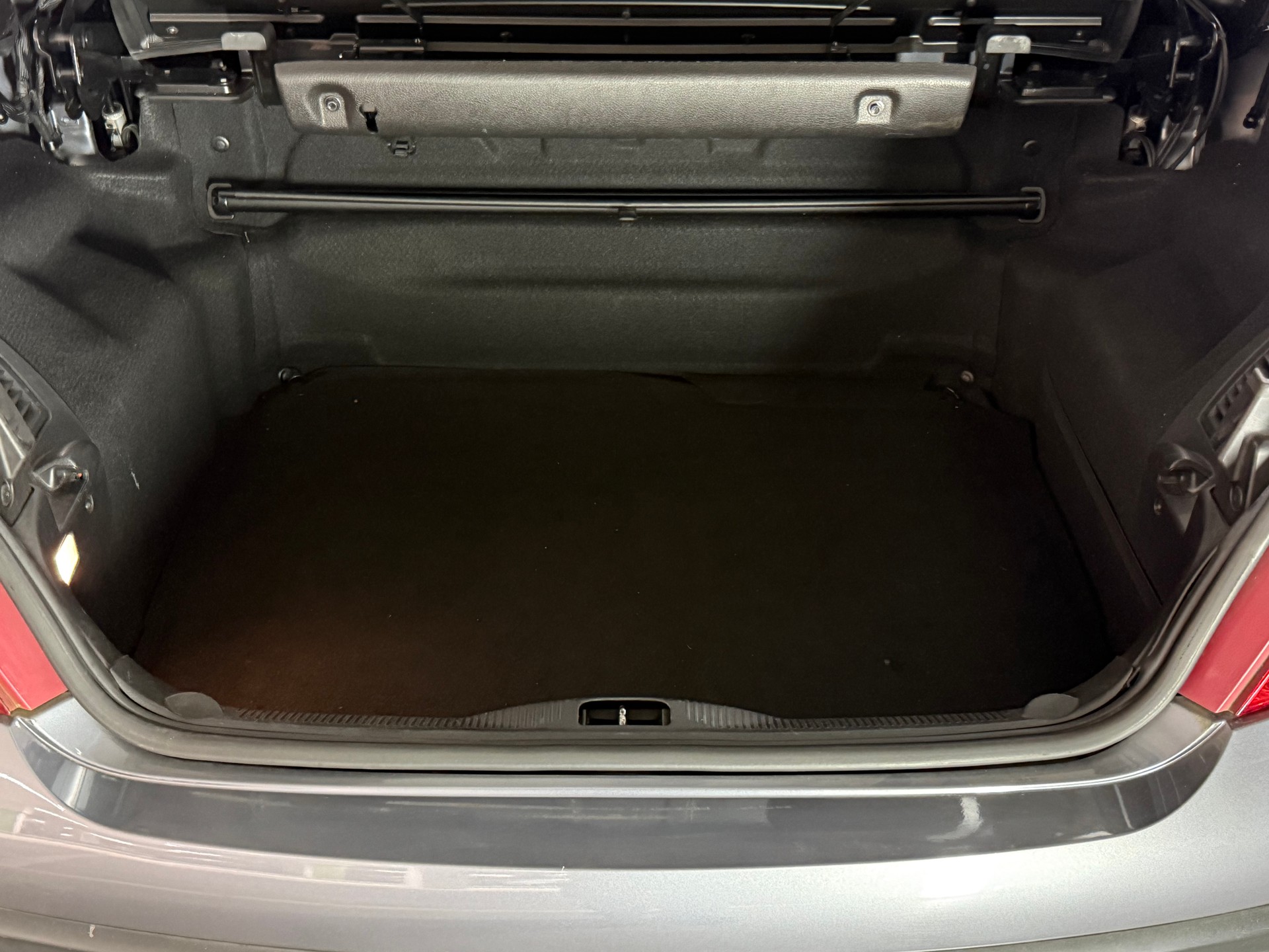PEUGEOT 207 CC 1.6 16V Turbo Platinium Edition-image-13