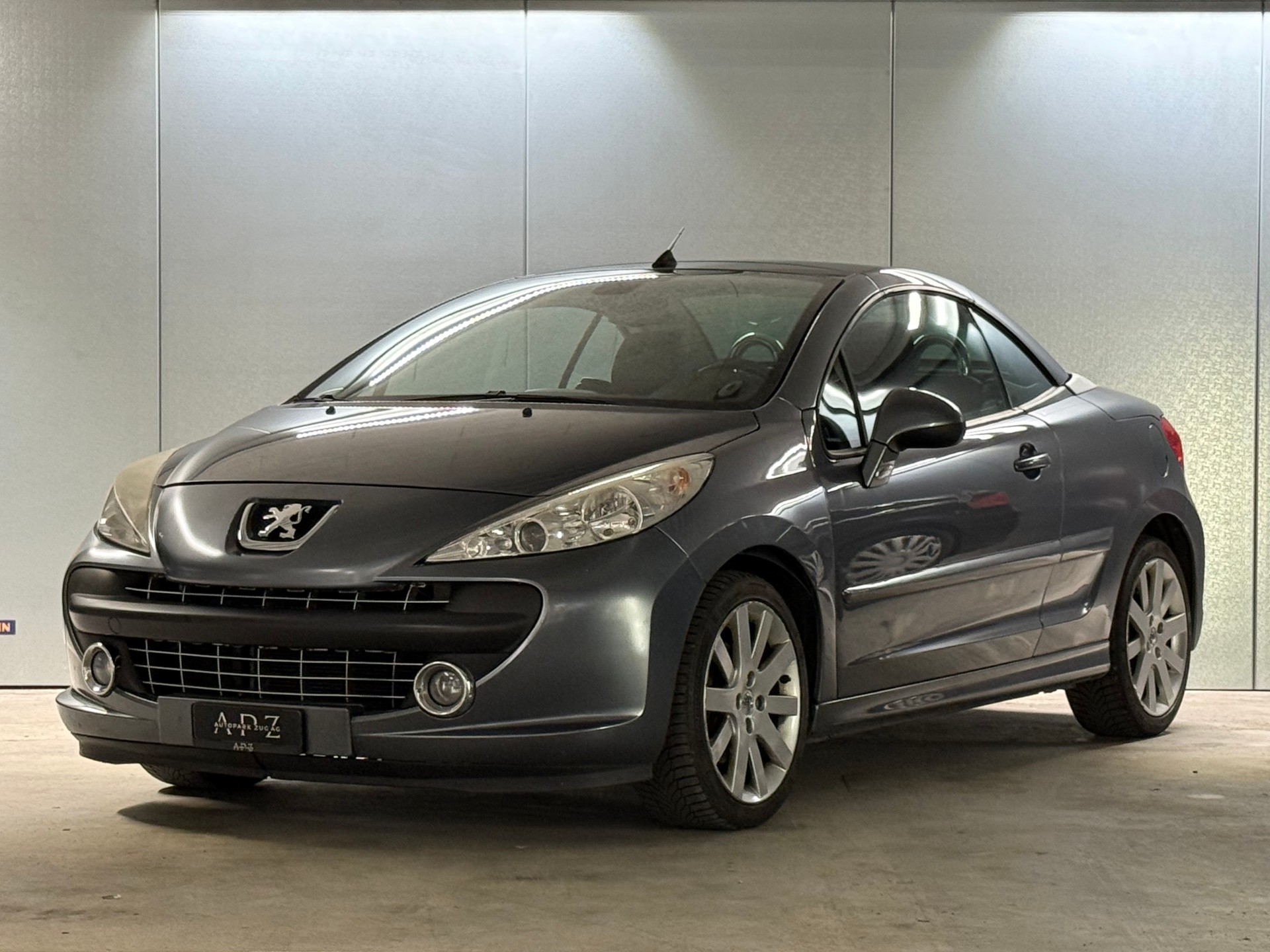 PEUGEOT 207 CC 1.6 16V Turbo Platinium Edition-image-9