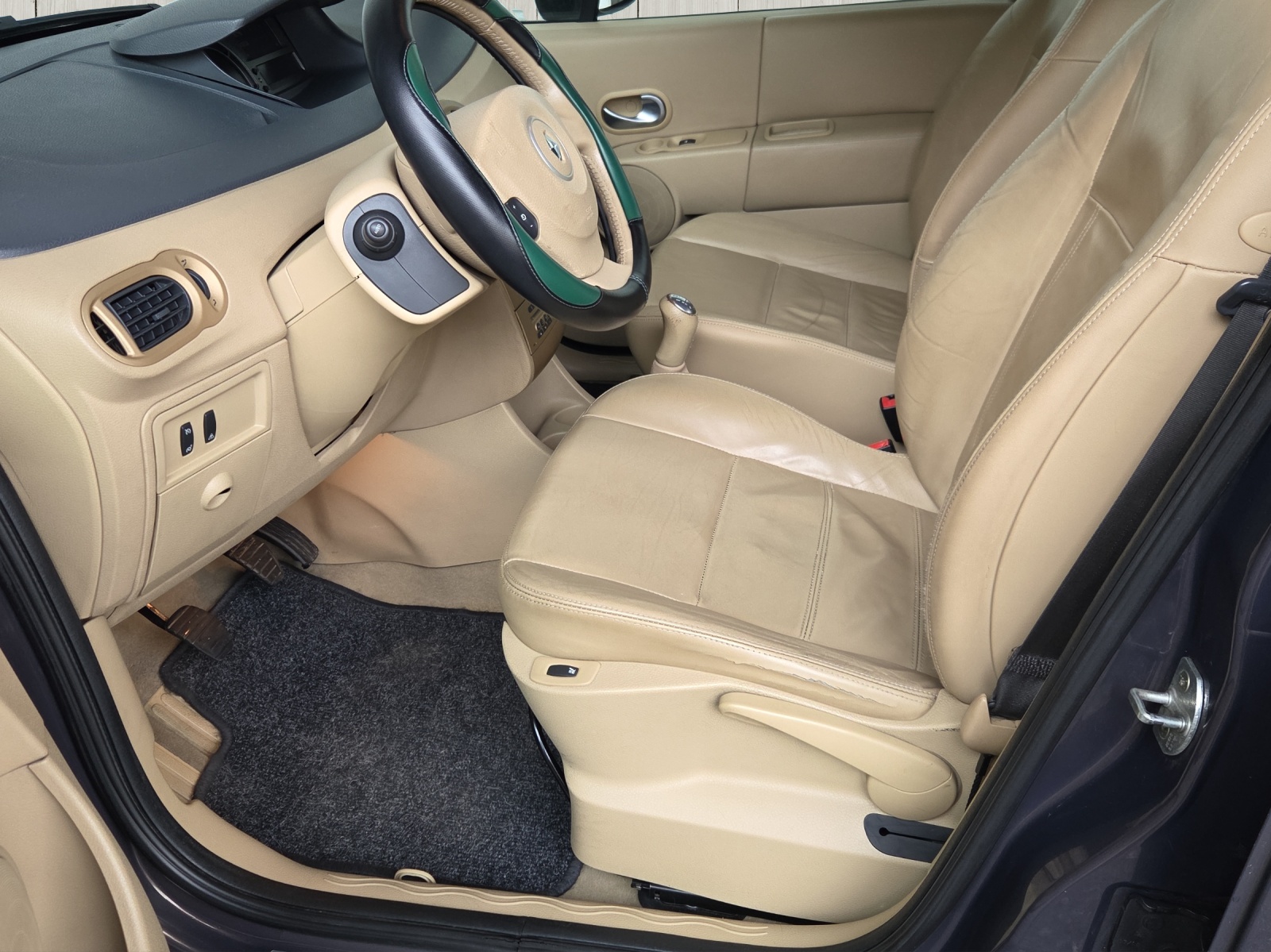RENAULT Modus 1.6 16V Dynamique Luxe-image-10
