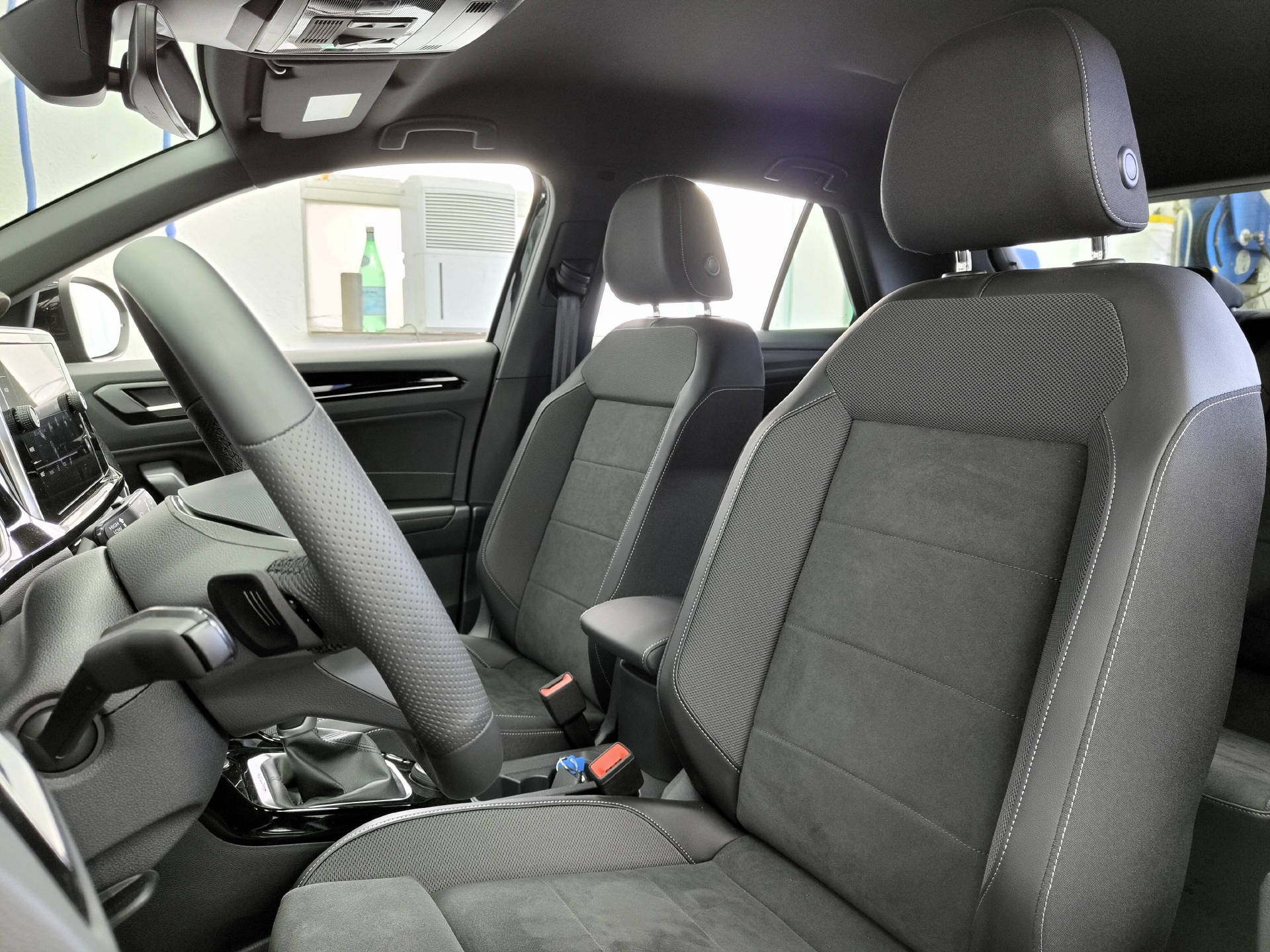 VW T-Roc 2.0 TSI R-Line DSG 4Motion-image-5