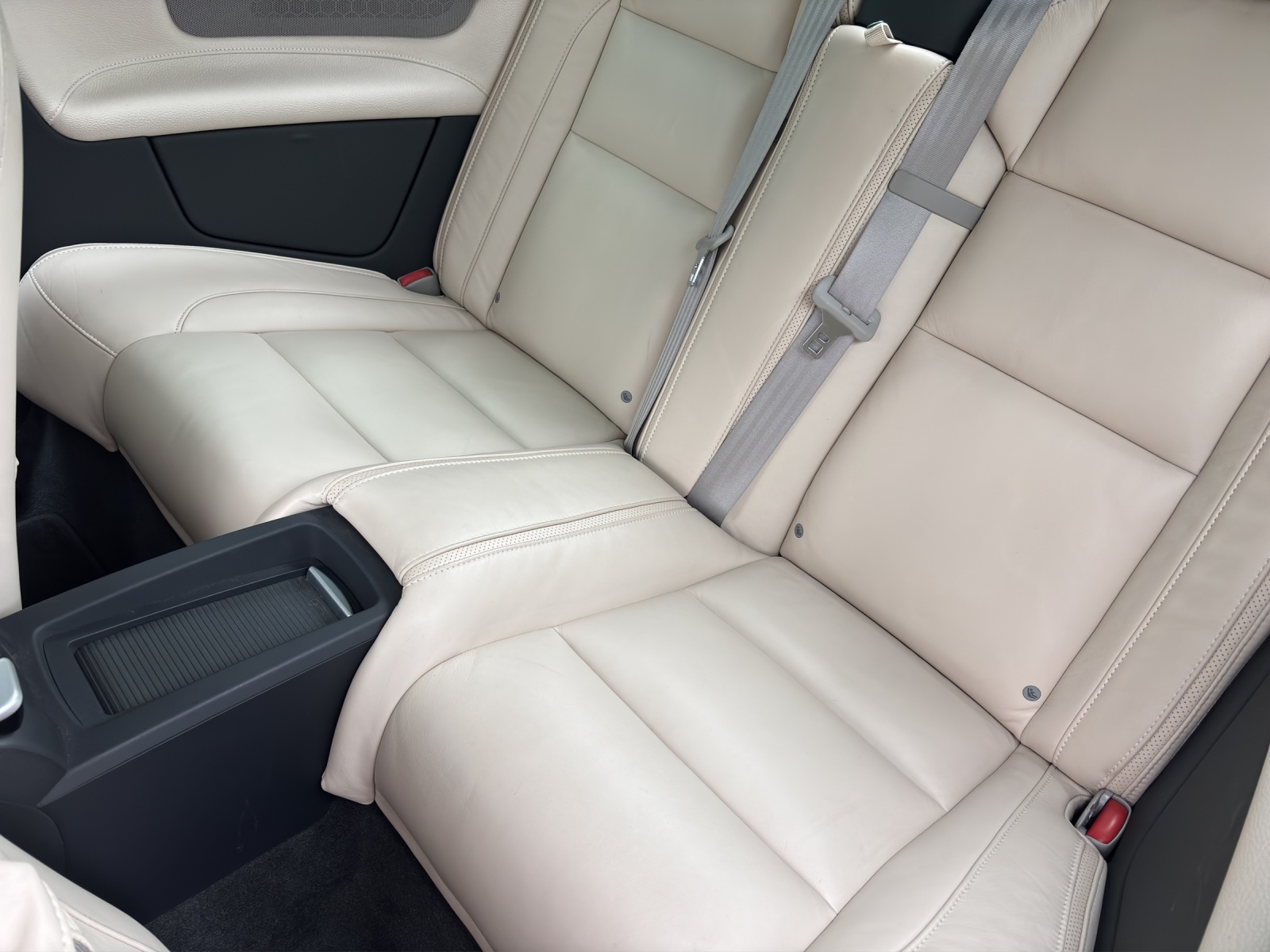 VOLVO C70 Cabriolet 2.0 D3 Summum-image-4