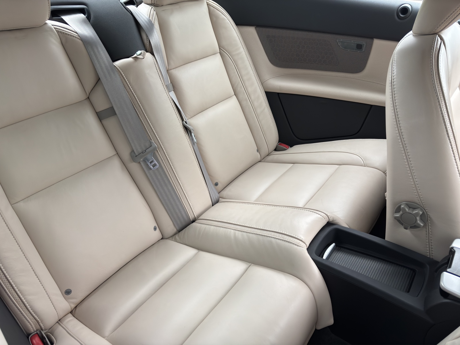 VOLVO C70 Cabriolet 2.0 D3 Summum-image-5