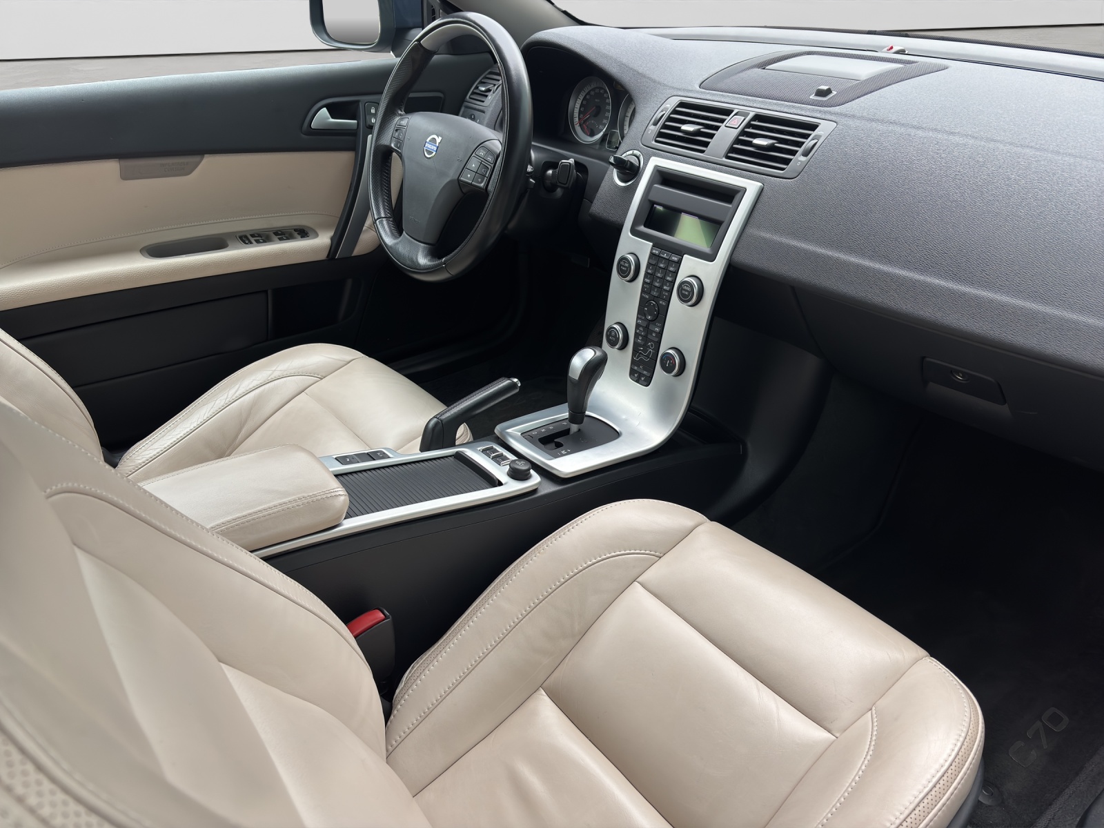 VOLVO C70 Cabriolet 2.0 D3 Summum-image-6