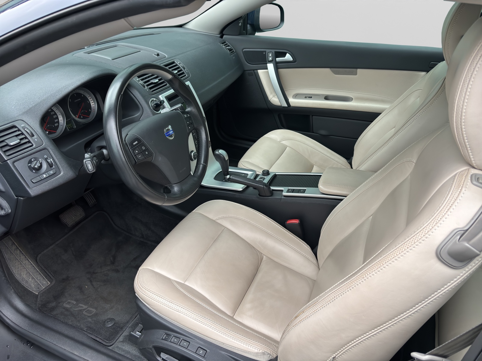 VOLVO C70 Cabriolet 2.0 D3 Summum-image-3