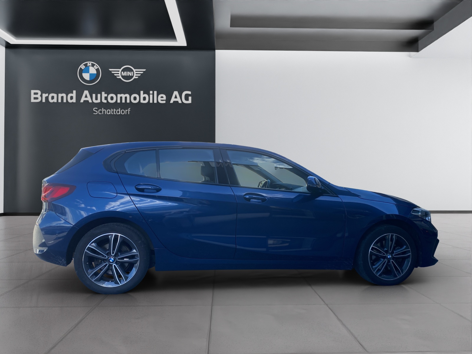 BMW 118i Sport Line-image-5