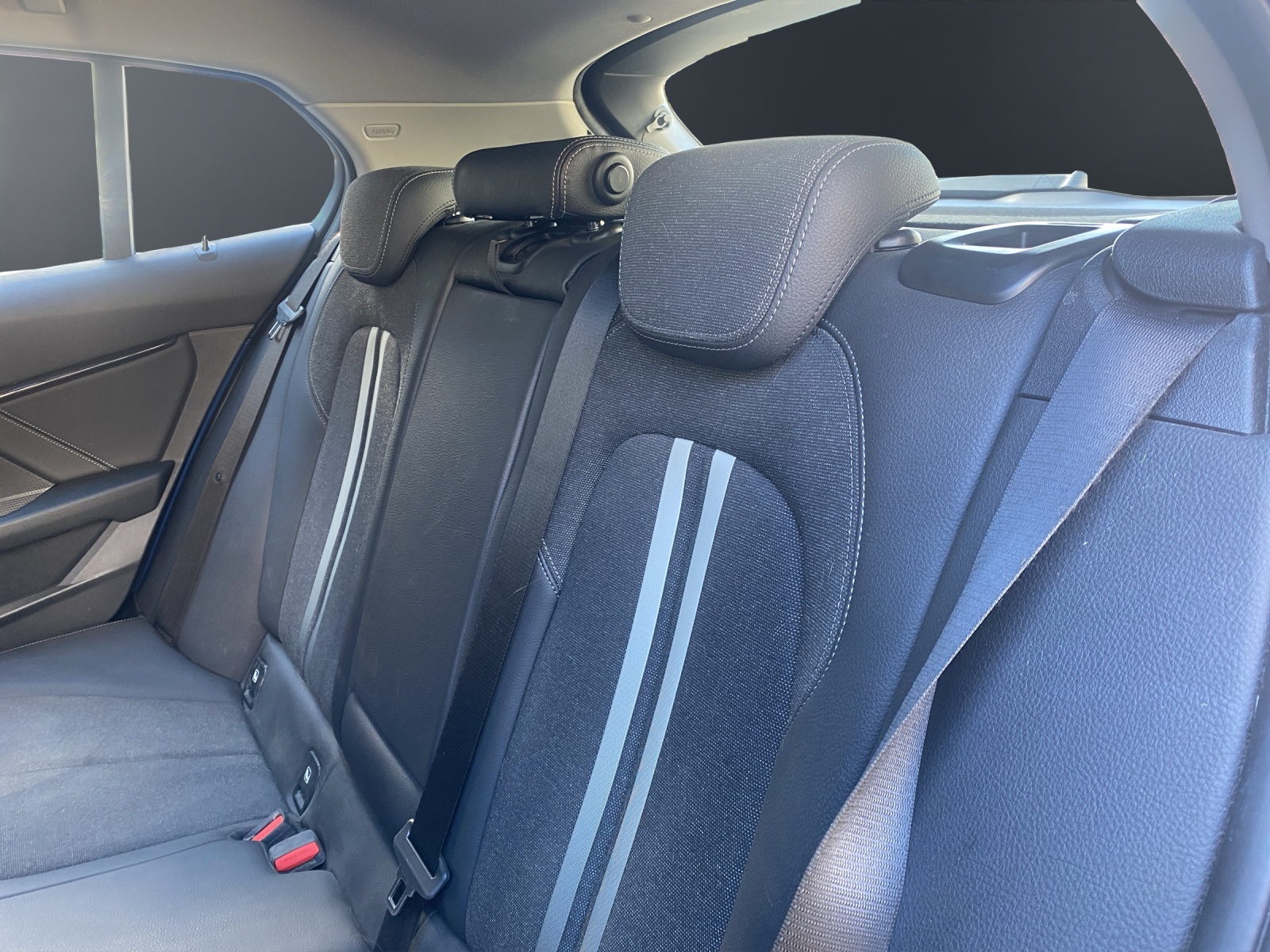 BMW 118i Sport Line-image-11