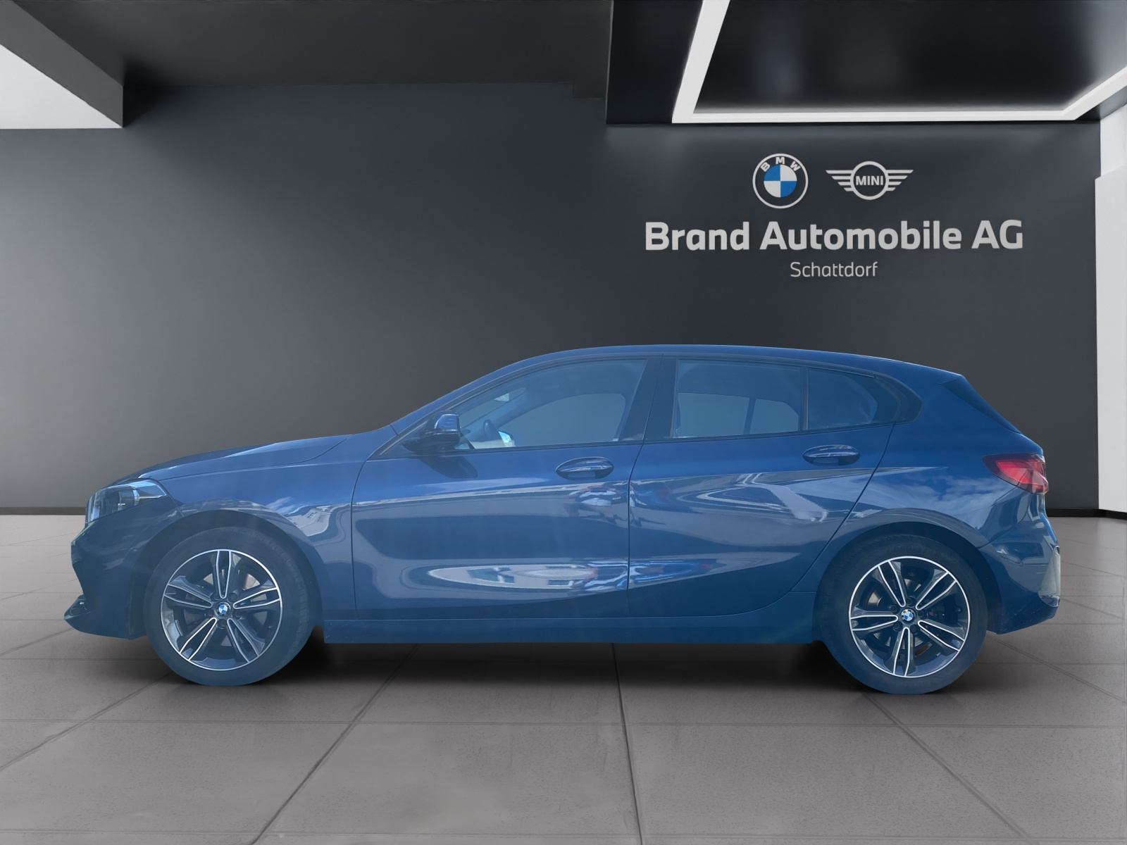 BMW 118i Sport Line-showroom-element-1