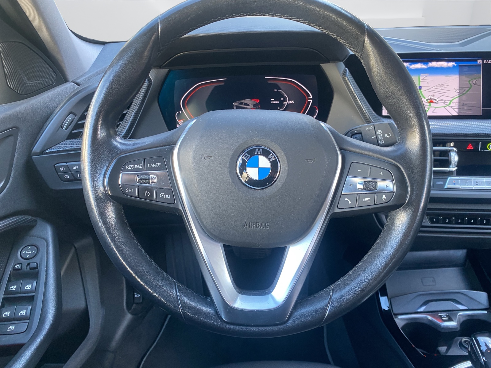 BMW 118i Sport Line-image-16