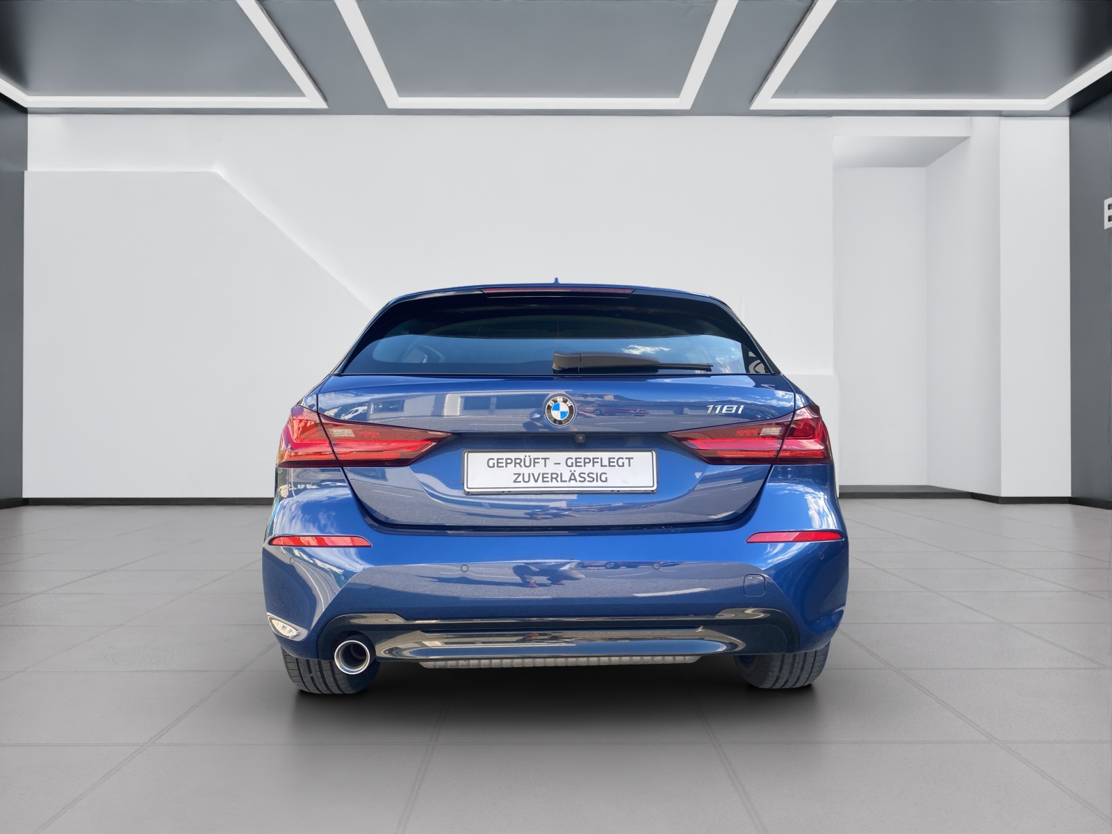 BMW 118i Sport Line-showroom-element-3