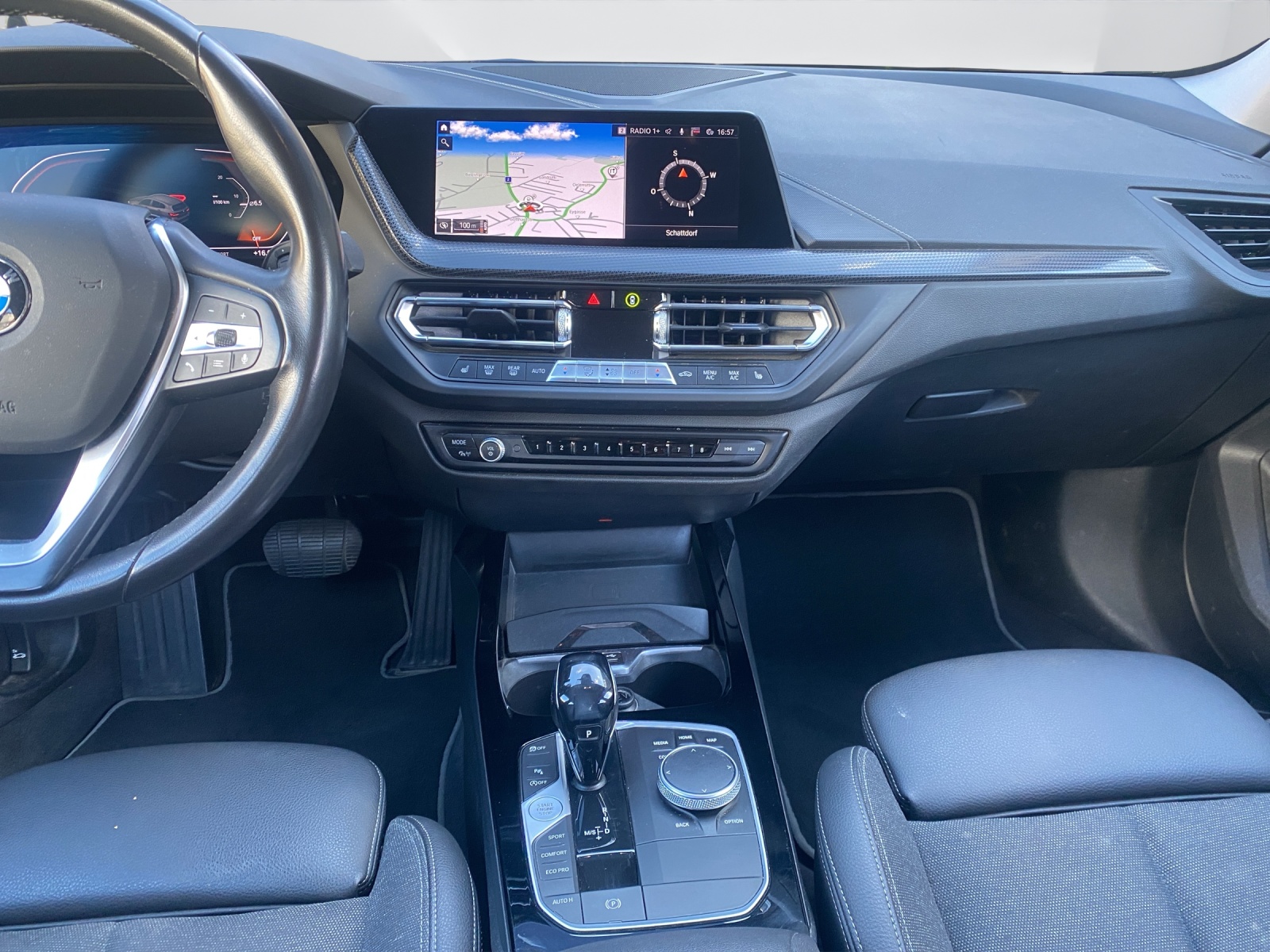 BMW 118i Sport Line-image-17