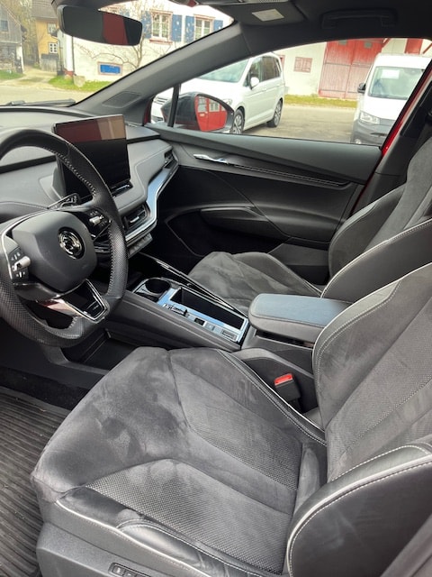 SKODA Enyaq iV 80x SportLine - SoH 94%-image-4