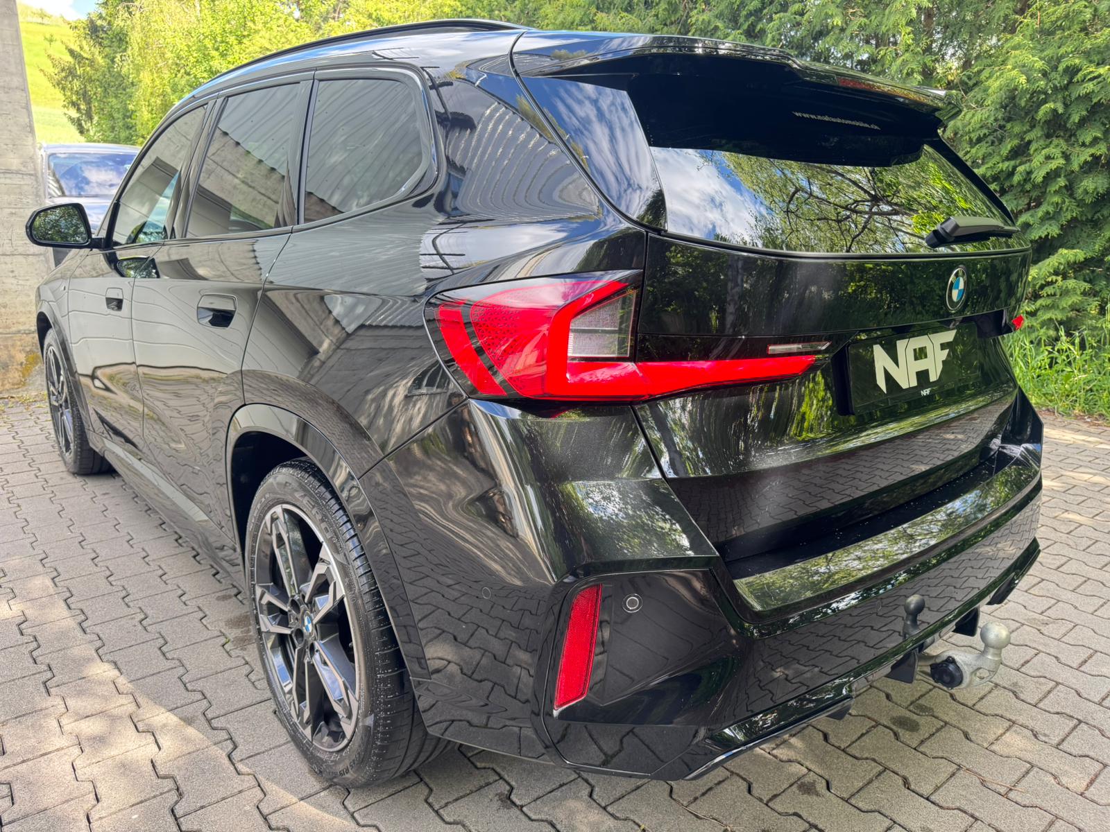 BMW X1 xDrive 23d 48V M Sport-showroom-element-2