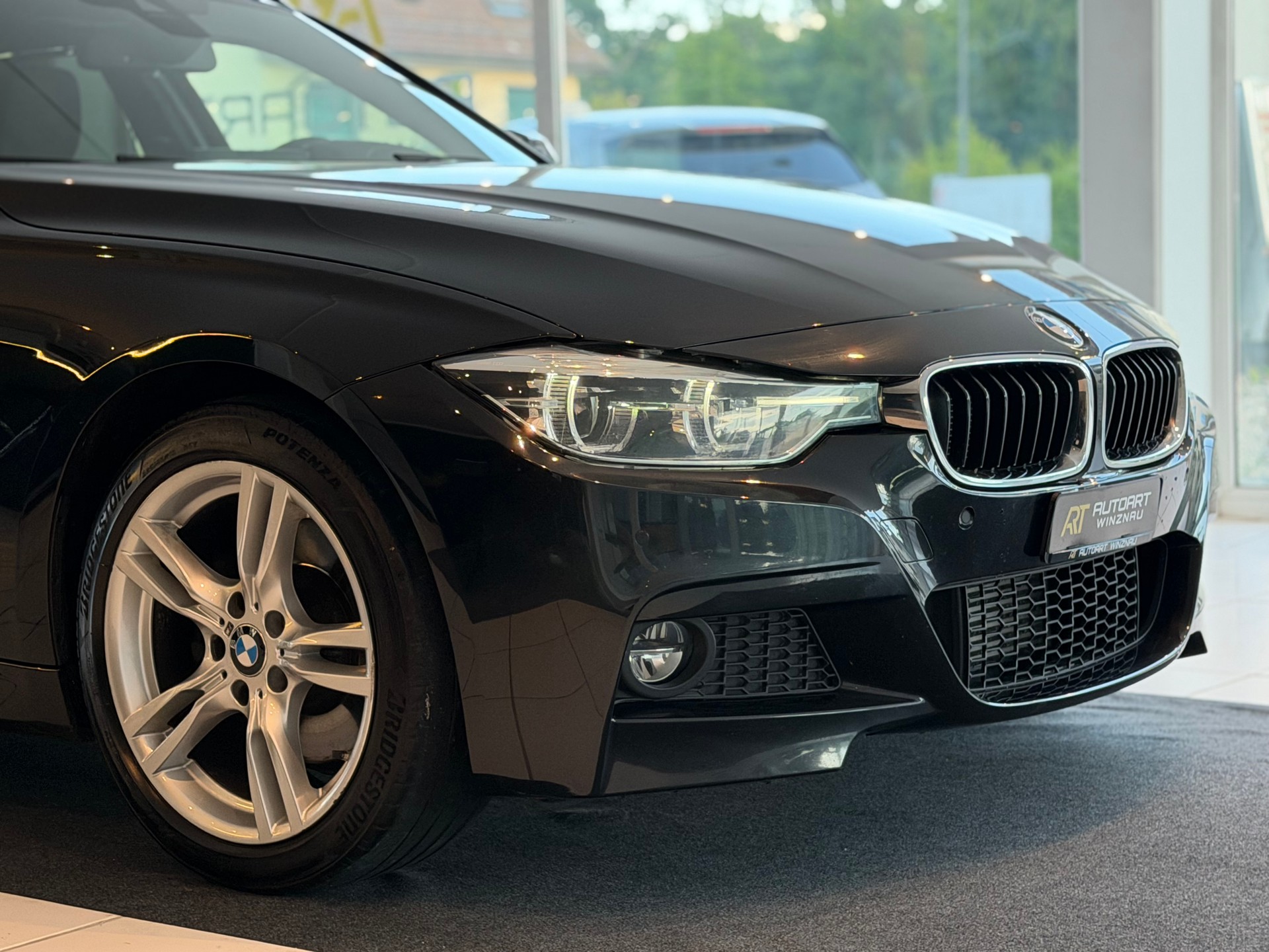 BMW 325d Touring M Sport Line Steptronic LCI **Frisch ab MFK & Service**-showroom-element-3
