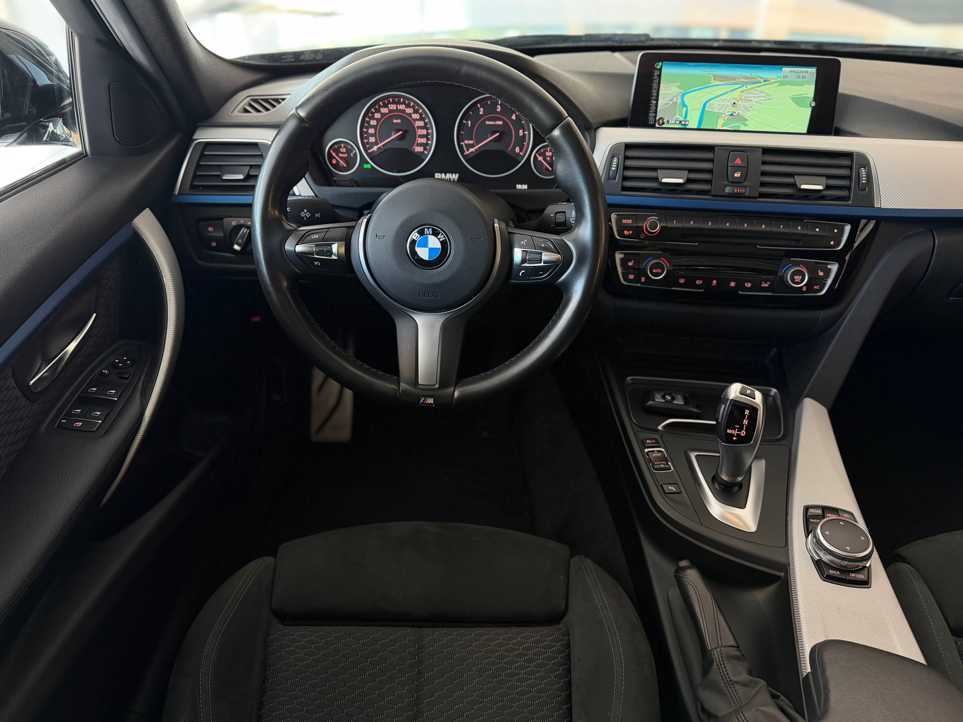 BMW 325d Touring M Sport Line Steptronic LCI **Frisch ab MFK & Service**-image-13