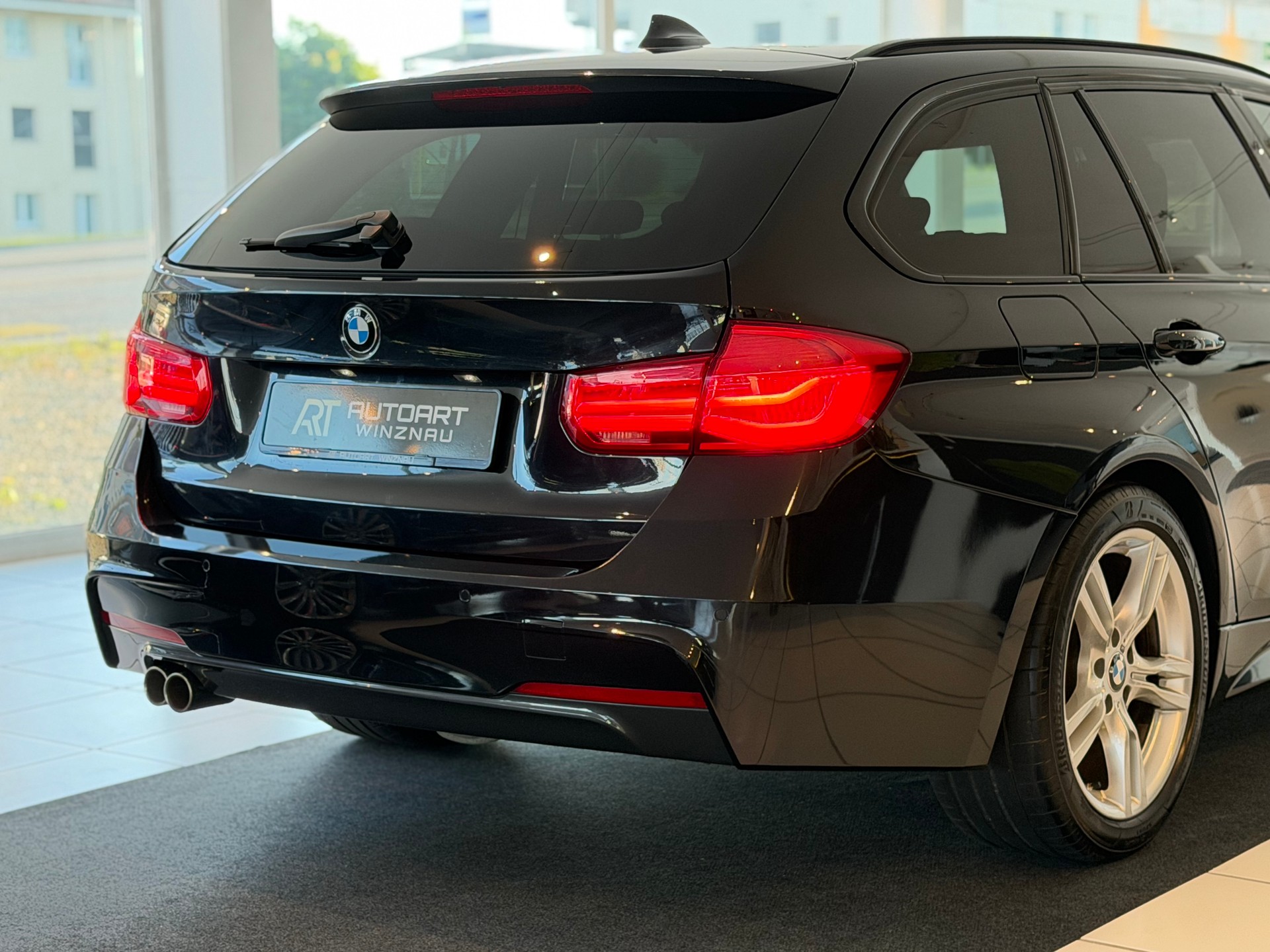BMW 325d Touring M Sport Line Steptronic LCI **Frisch ab MFK & Service**-image-7