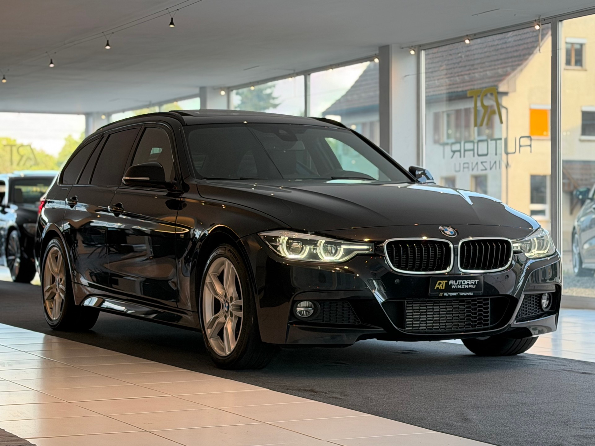 BMW 325d Touring M Sport Line Steptronic LCI **Frisch ab MFK & Service**-showroom-element-2