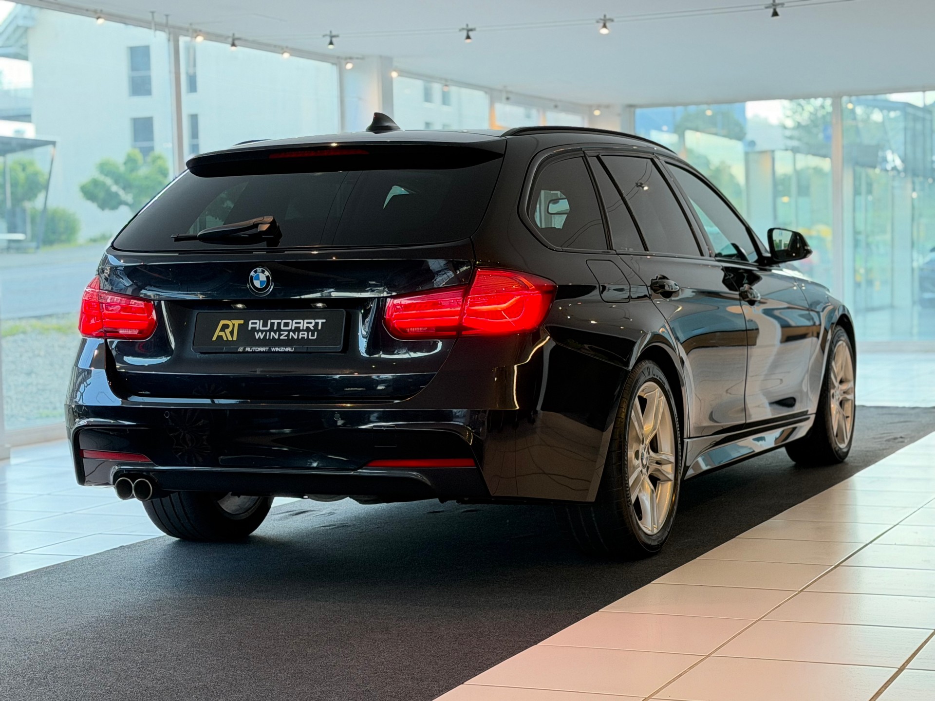 BMW 325d Touring M Sport Line Steptronic LCI **Frisch ab MFK & Service**-image-6