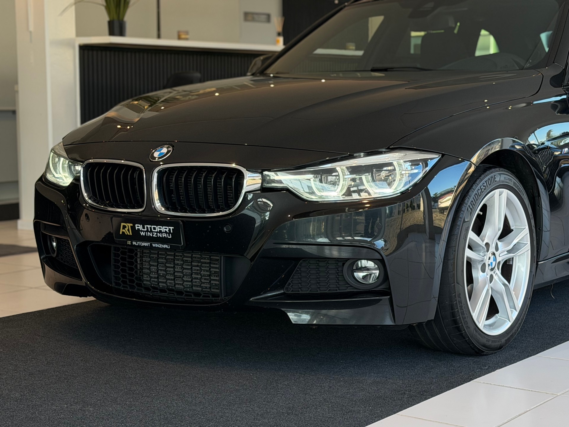 BMW 325d Touring M Sport Line Steptronic LCI **Frisch ab MFK & Service**-showroom-element-1