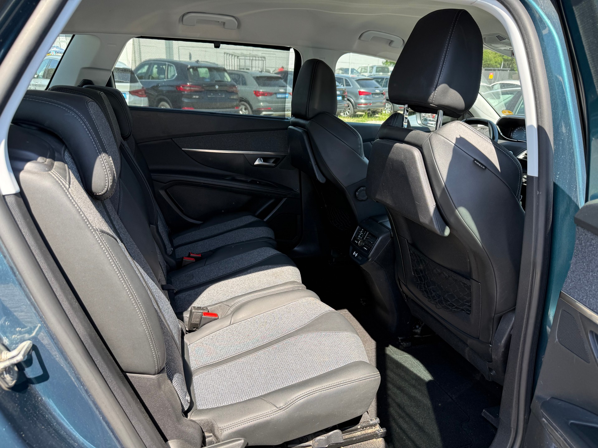 PEUGEOT 5008 1.5 BlueHDi Allure EAT-image-11