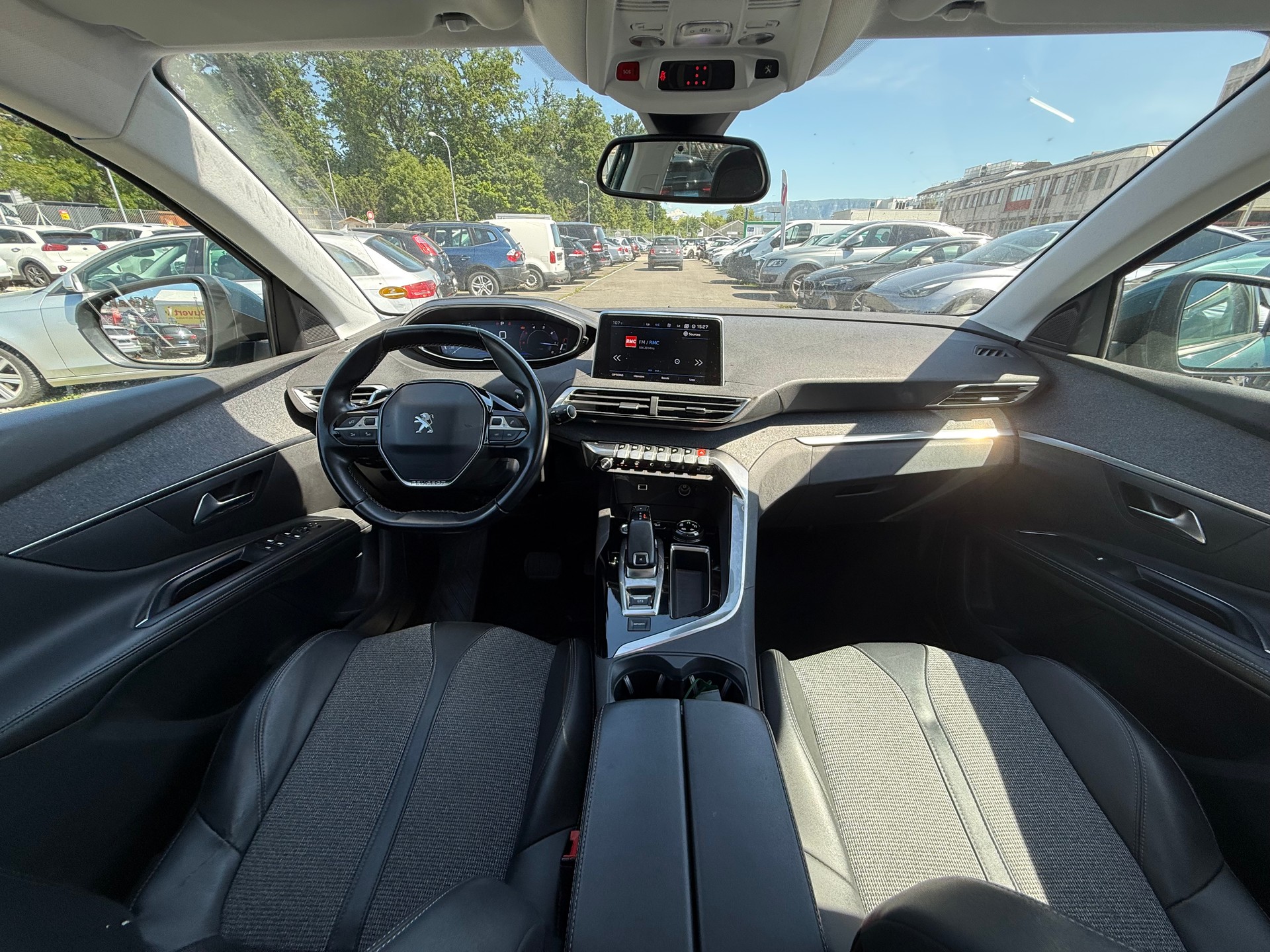 PEUGEOT 5008 1.5 BlueHDi Allure EAT-image-12