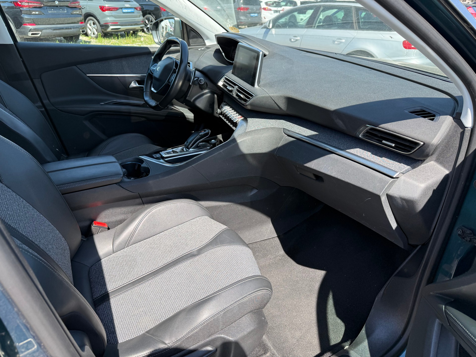 PEUGEOT 5008 1.5 BlueHDi Allure EAT-image-10