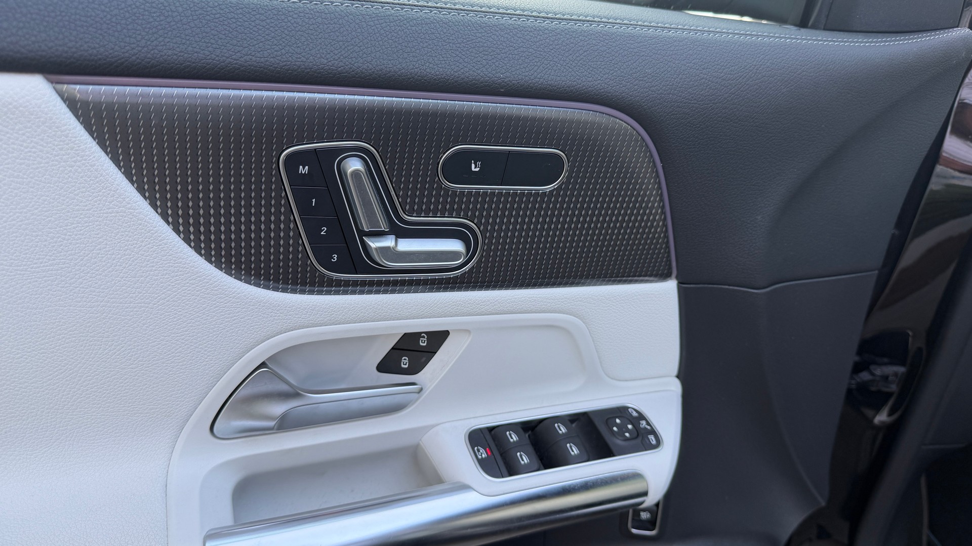 MERCEDES-BENZ EQA 250-image-6