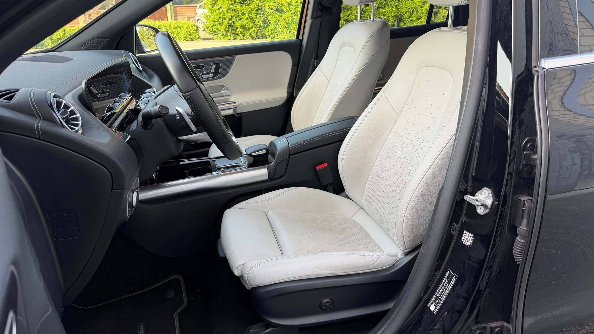 MERCEDES-BENZ EQA 250-image-4