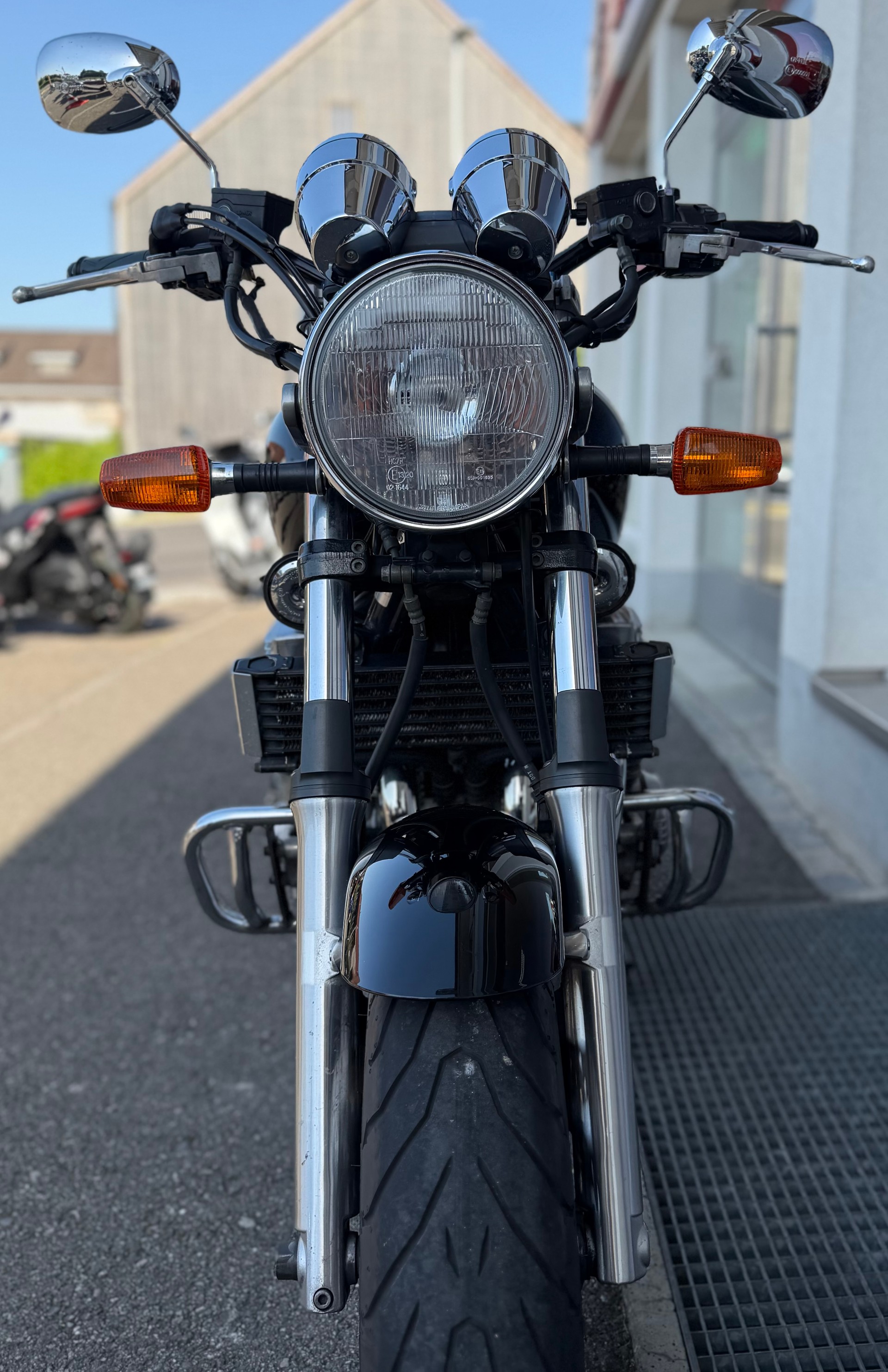 YAMAHA XJR 1300-image-1