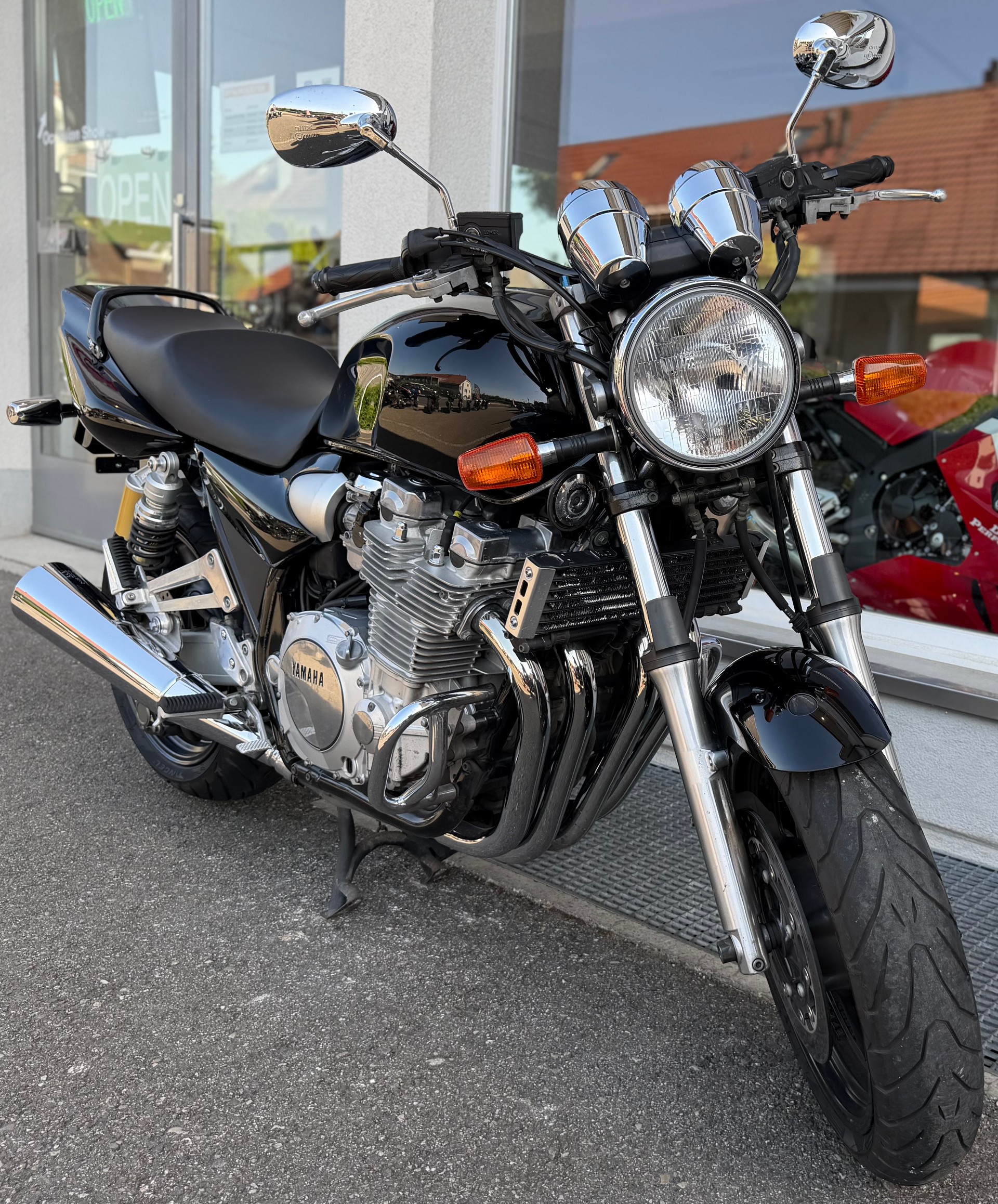 YAMAHA XJR 1300-image-2