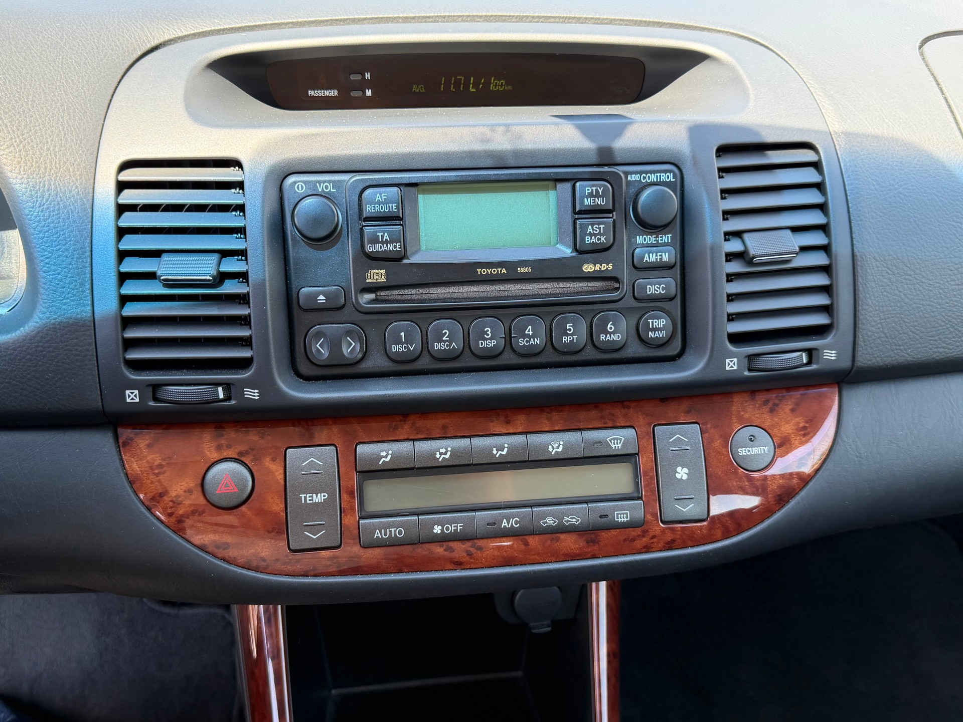 TOYOTA Camry 2.4-image-10