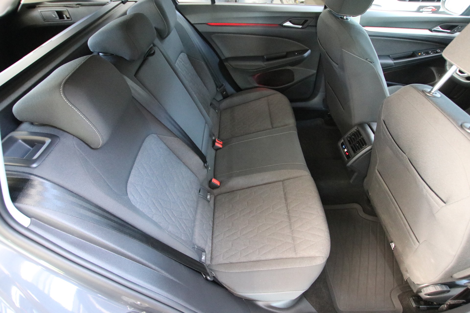 VW Golf Variant 1.5 eTSI mHEV Life *Werksgarantie bis 10.2029-image-14