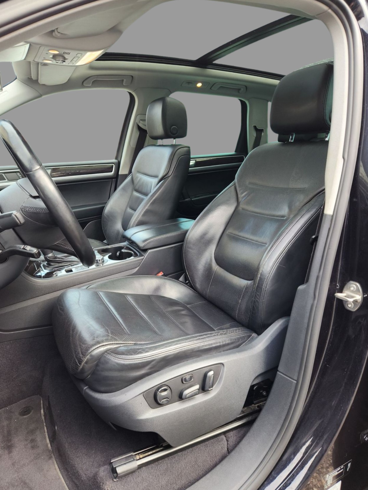 VW Touareg 3.0 TSI Hybrid Tiptronic-image-8