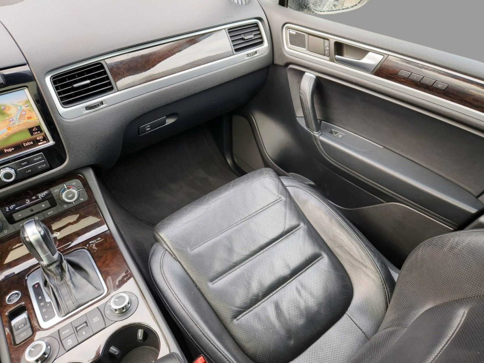 VW Touareg 3.0 TSI Hybrid Tiptronic-image-10