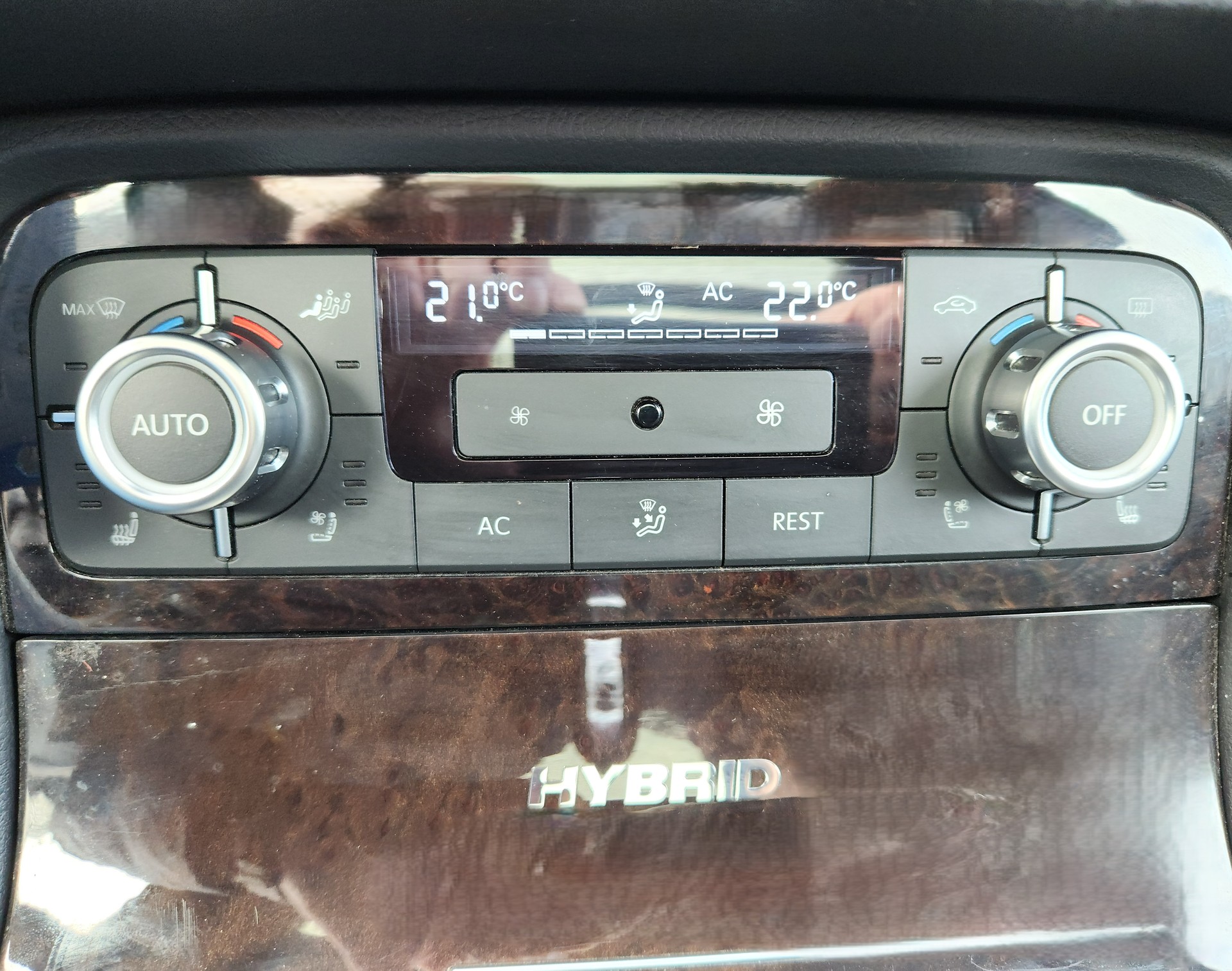 VW Touareg 3.0 TSI Hybrid Tiptronic-image-12