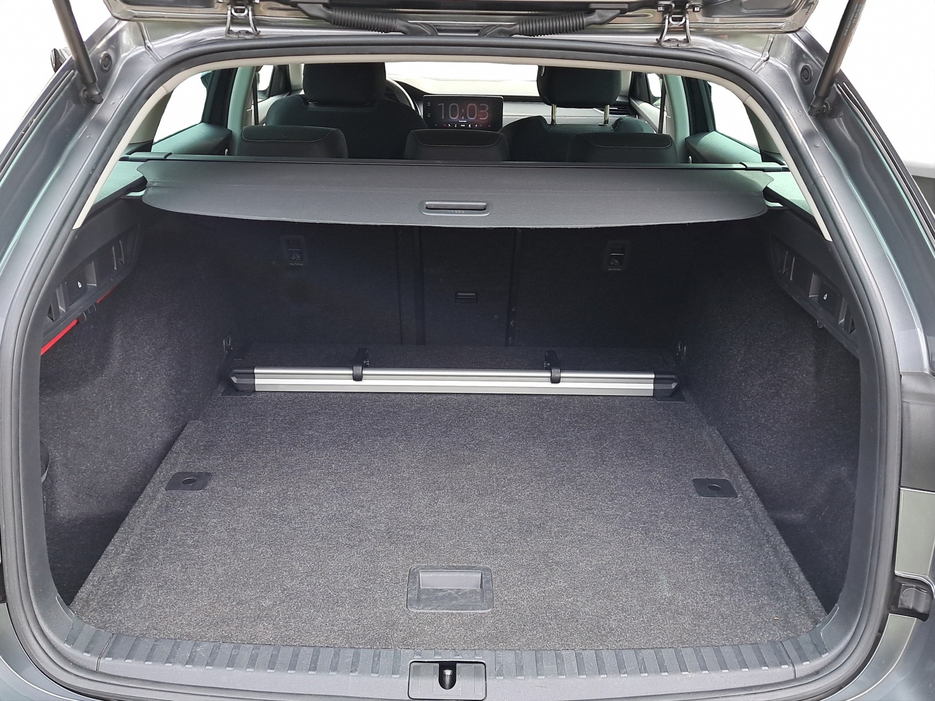 SKODA Octavia Combi 2.0 TDI DSG Style-image-11