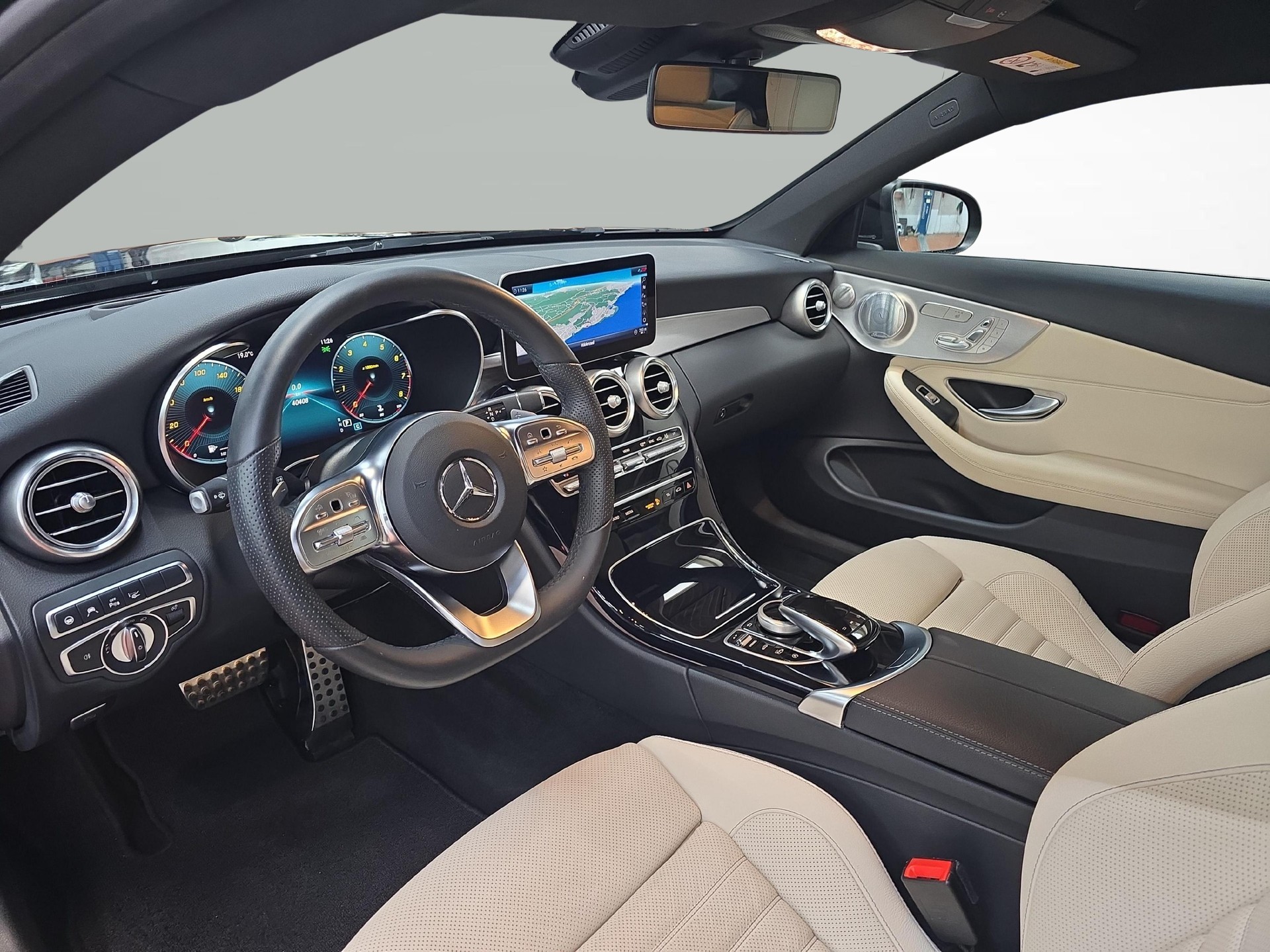 MERCEDES-BENZ C 400 4MATIC Coupé AMG Line-image-4