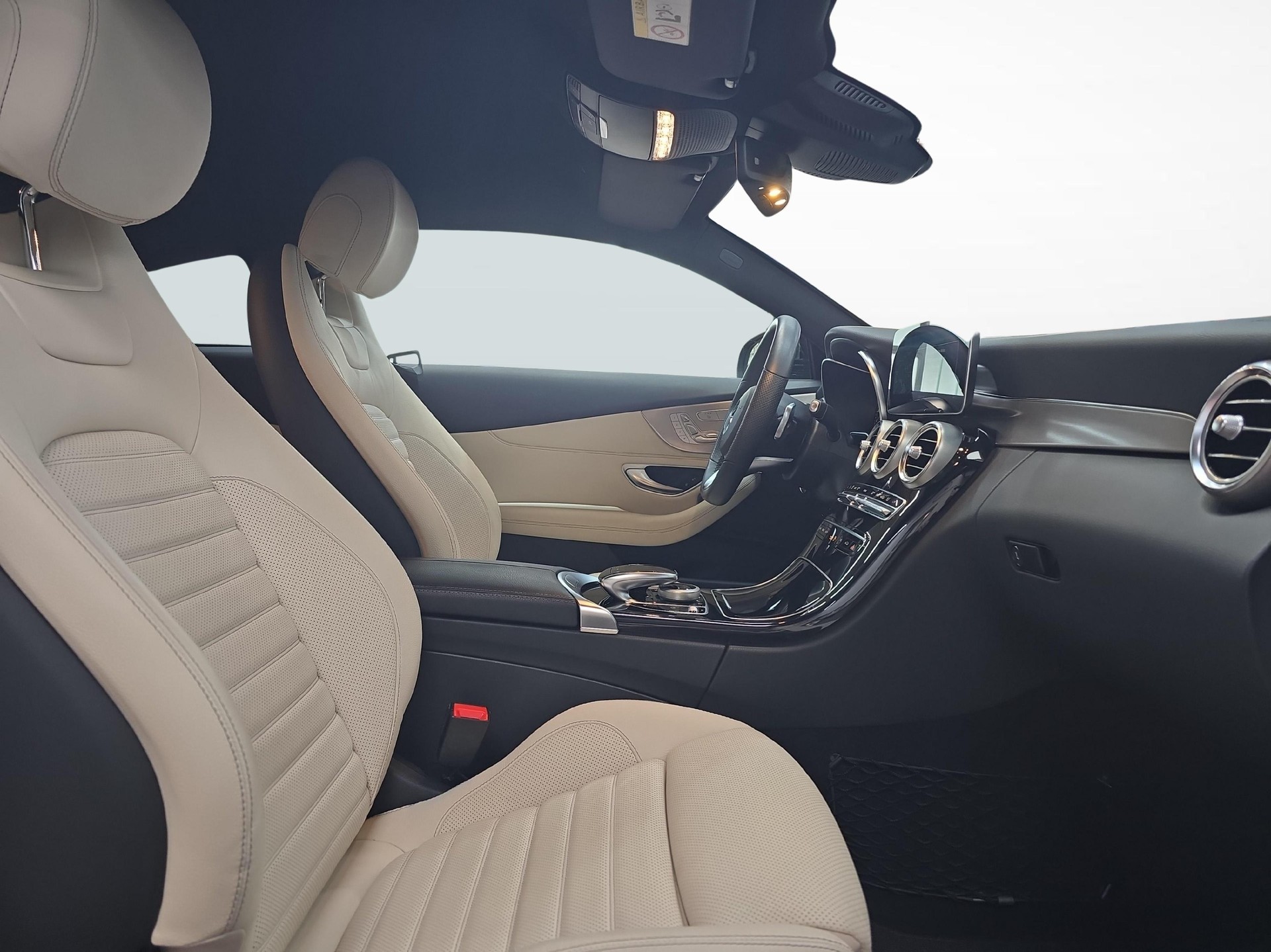 MERCEDES-BENZ C 400 4MATIC Coupé AMG Line-image-6