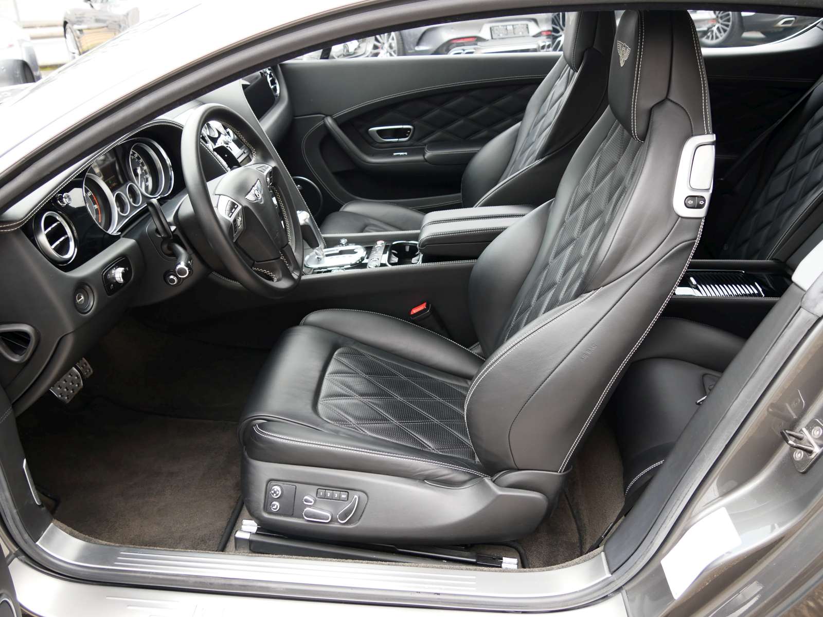 BENTLEY Continental GT 4.0 V8-image-8