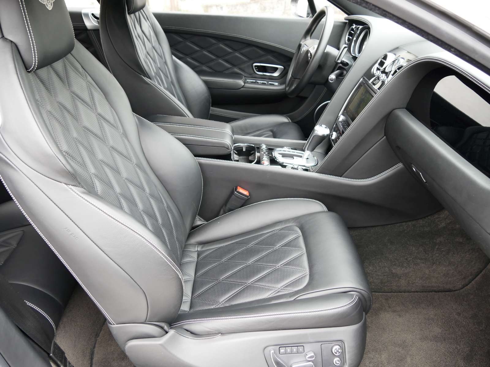 BENTLEY Continental GT 4.0 V8-image-13