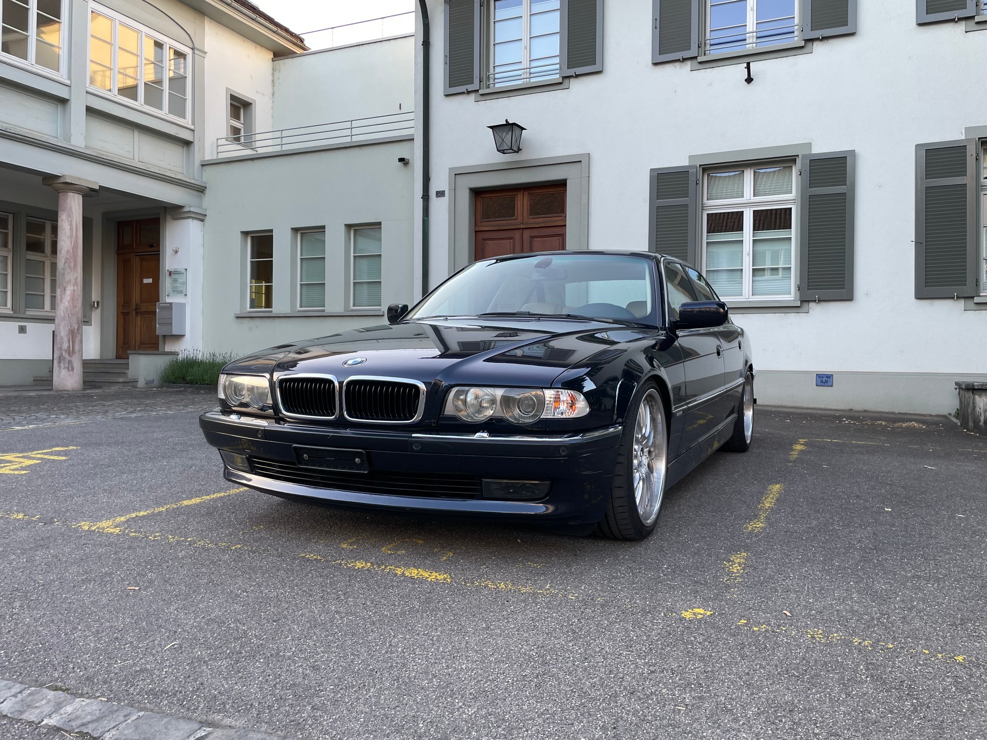 BMW 735i
