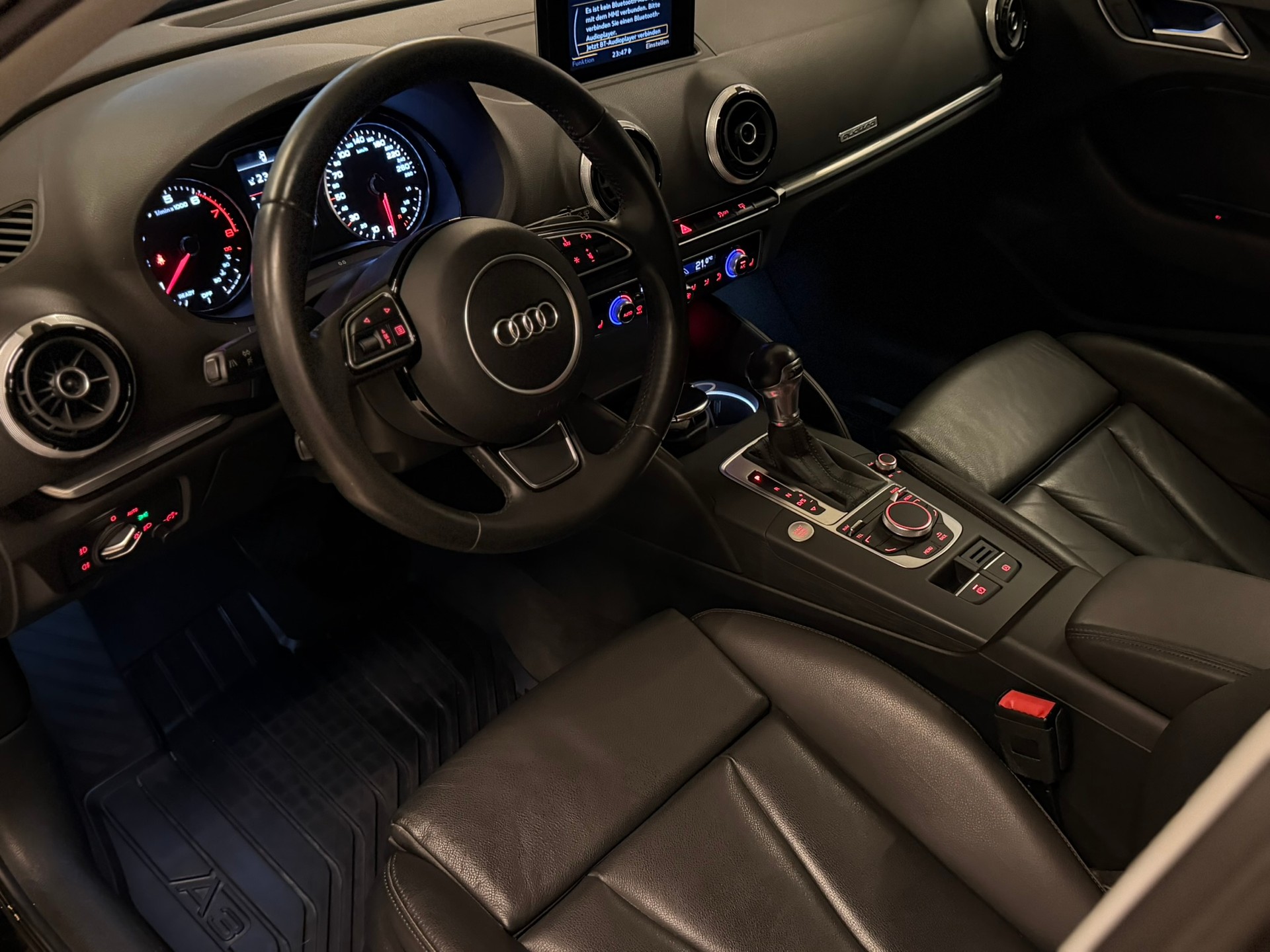 AUDI A3 Sportback 1.8 TFSI Ambition quattro S-tronic-image-8