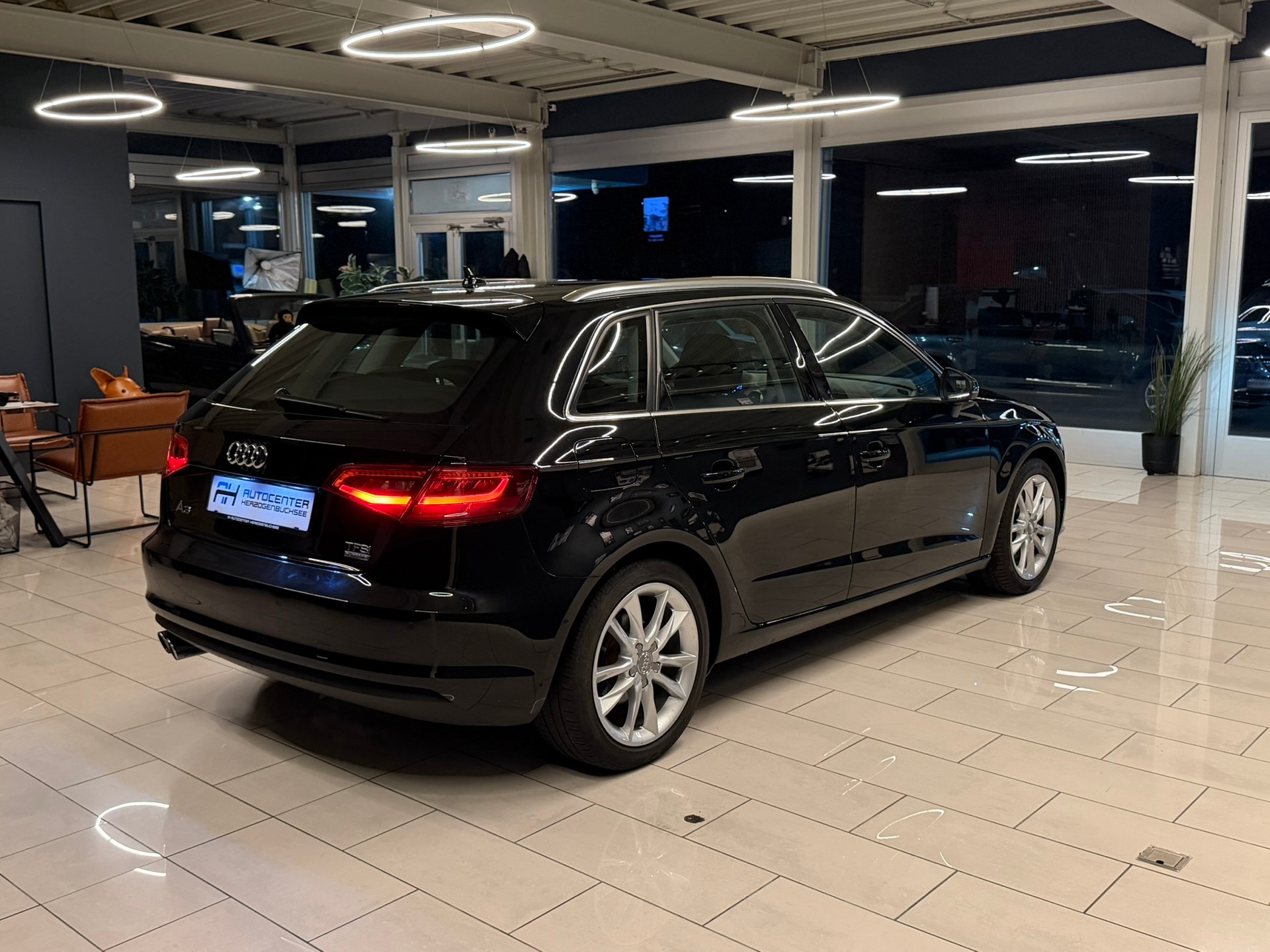 AUDI A3 Sportback 1.8 TFSI Ambition quattro S-tronic-image-5