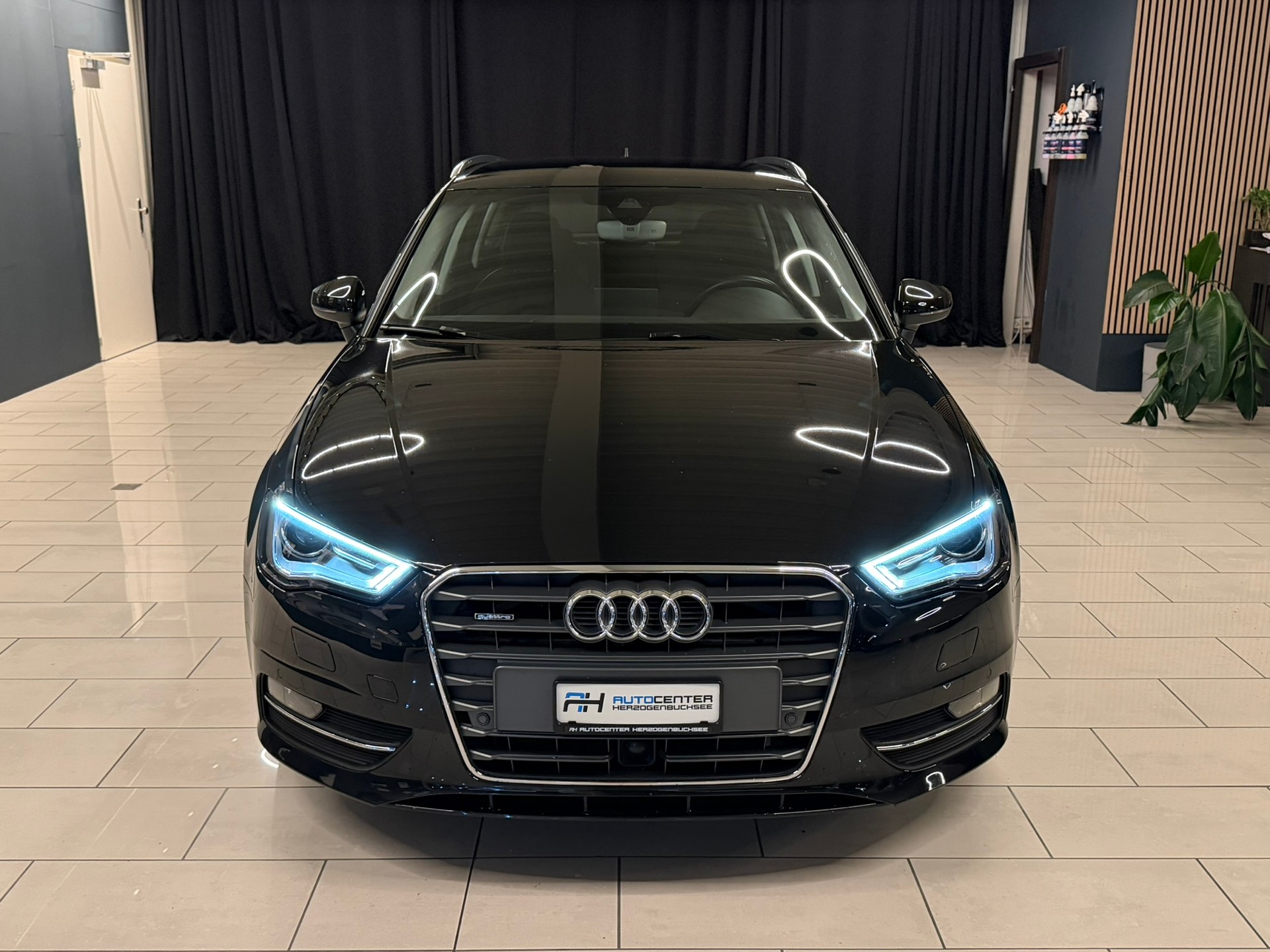 AUDI A3 Sportback 1.8 TFSI Ambition quattro S-tronic-showroom-element-1