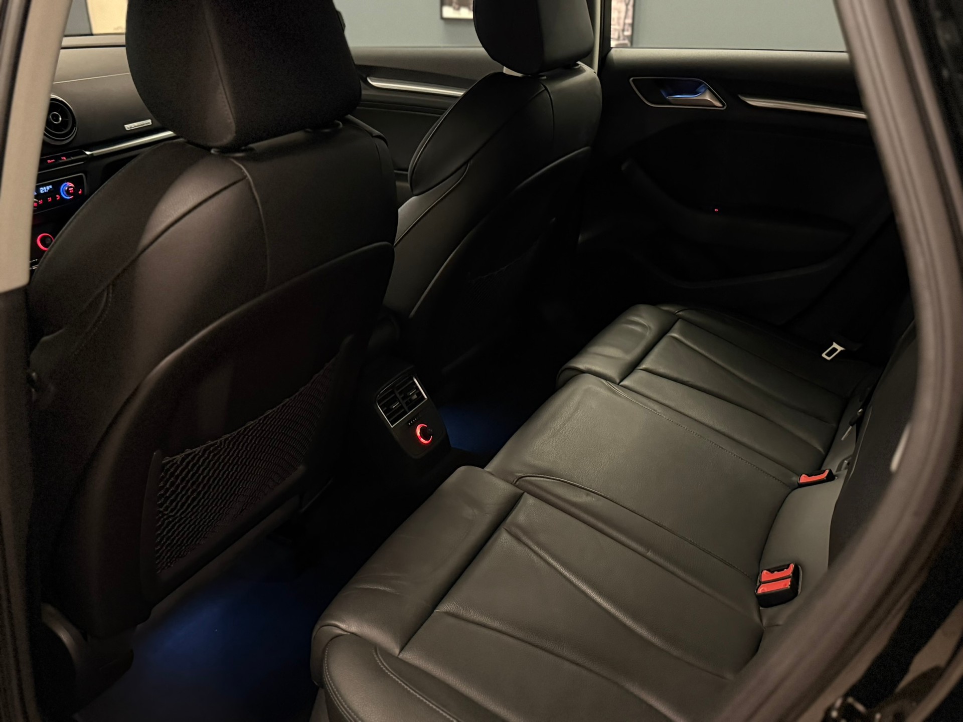 AUDI A3 Sportback 1.8 TFSI Ambition quattro S-tronic-image-17
