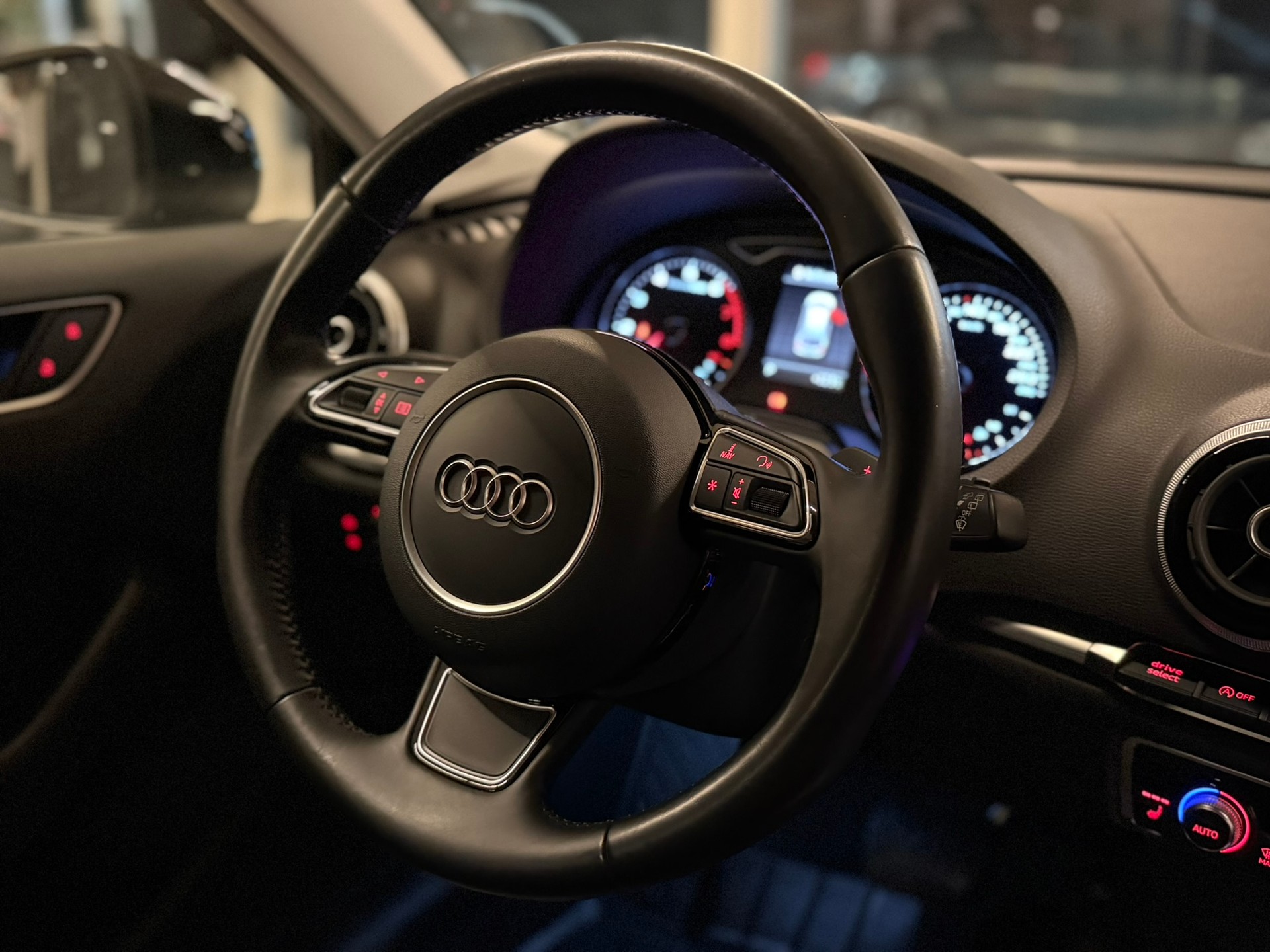 AUDI A3 Sportback 1.8 TFSI Ambition quattro S-tronic-image-11