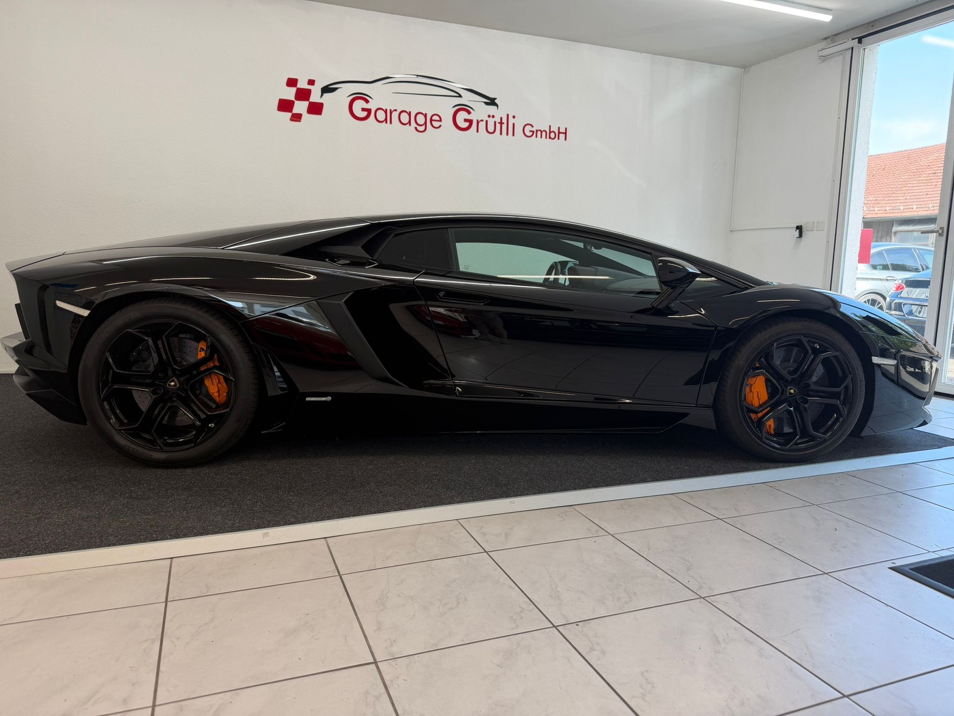 LAMBORGHINI Aventador LP700-4 Coupé E-Gear-showroom-element-3